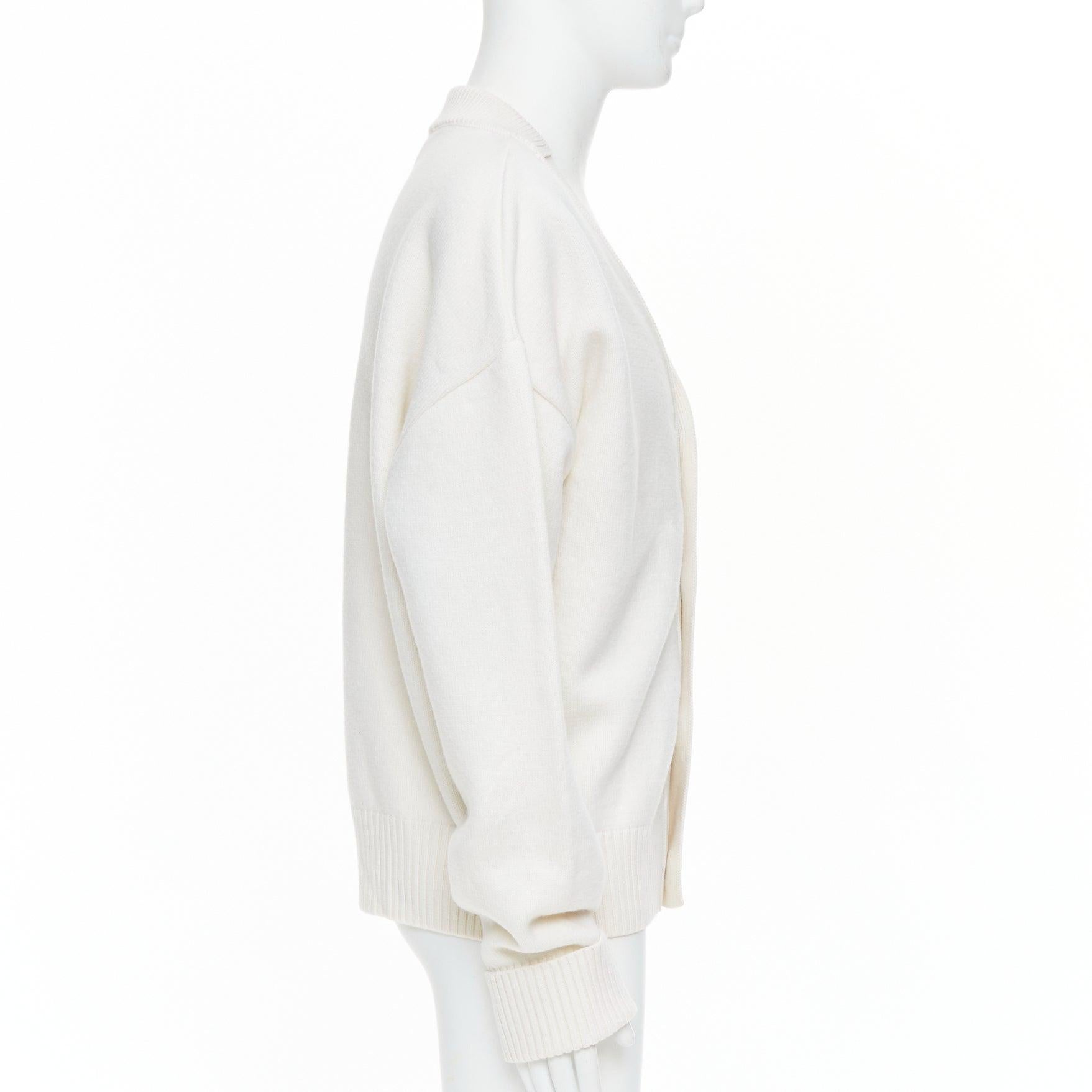 Cardigan boutonné AMI De Coeur en laine vierge crème avec logo en forme de cœur XL Pour hommes en vente