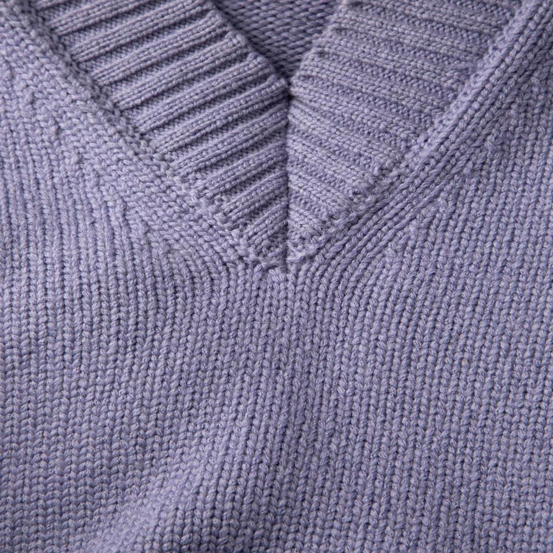 AMI Lavender Purple V-One V-Neck Vest Size M Bon état - En vente à London, GB