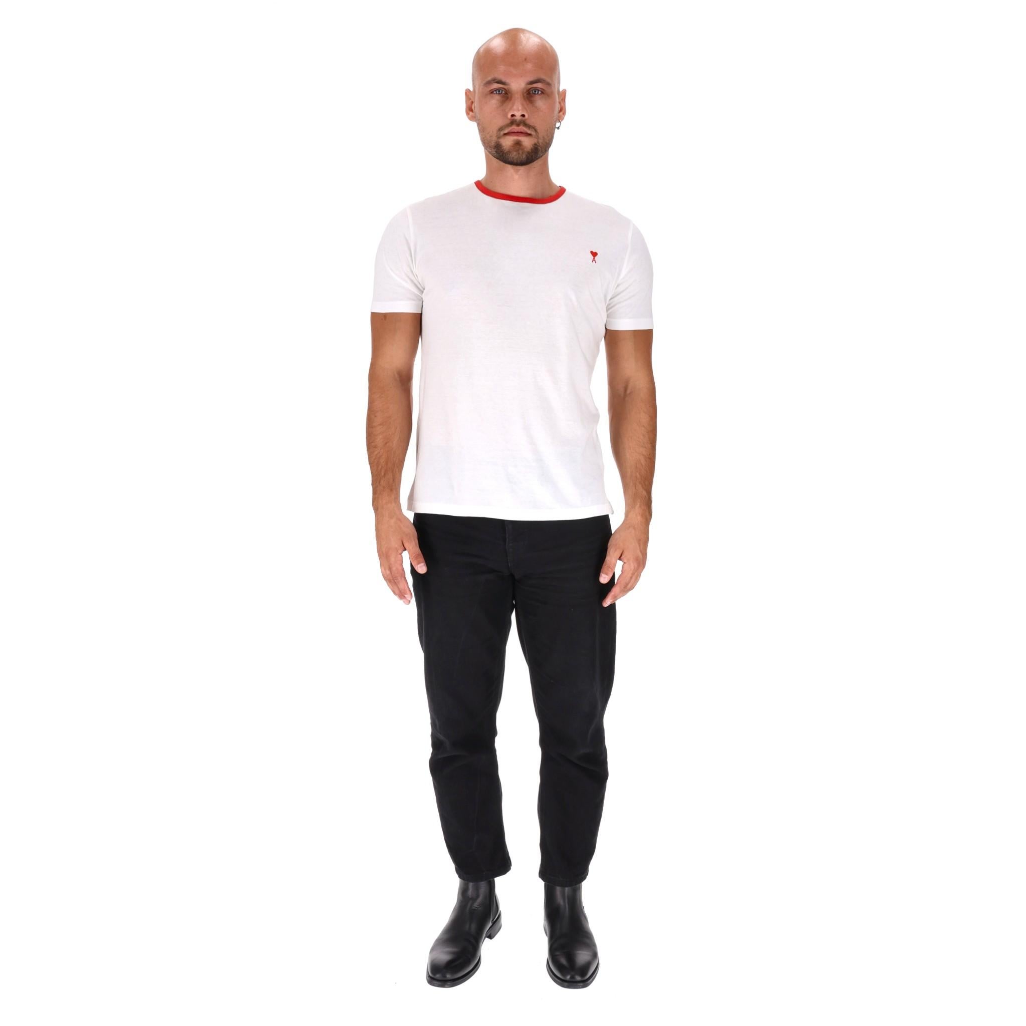 Ami Paris Ami De Coeur Cotton Logo T-Shirt

White cotton t-shirt with signature Ami de Coeur monogram motif in red.

Regular fit with red trimmed crew neckline. Rrp £140

Size – XS

Condition – Good/Very Good (Some light marks)

Composition – 100%