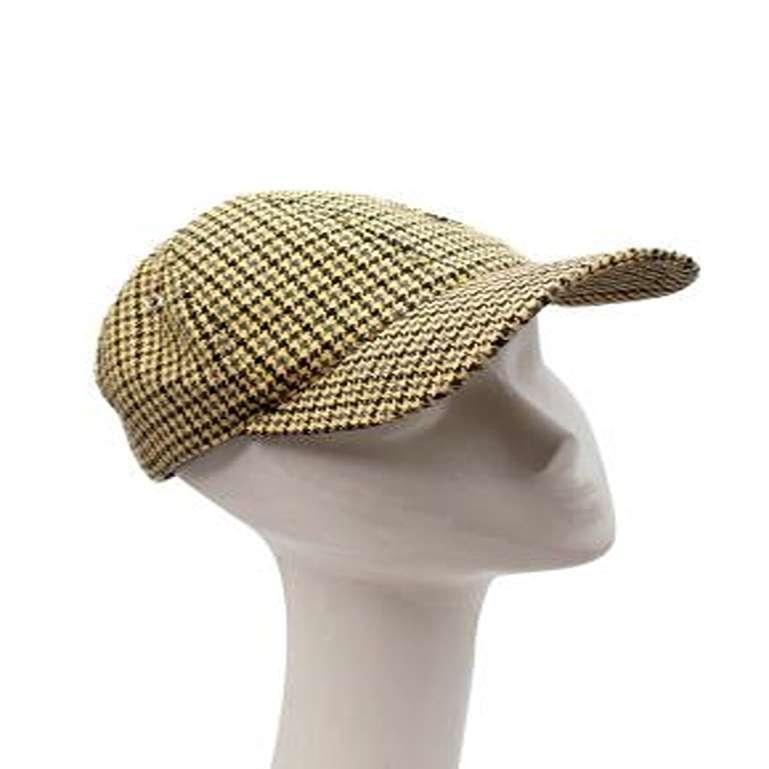 Ami Yellow Houndstooth Baseball Cap

- Large houndstooth woven pattern 
- Embroidered AMI logo appliquéd onto the back 
- Adjustable back fastening

Materials: 
56% Virgin wool
44% Cotton

Made in Portugal 
Dry cleaning possible 

9.5/10 excellent