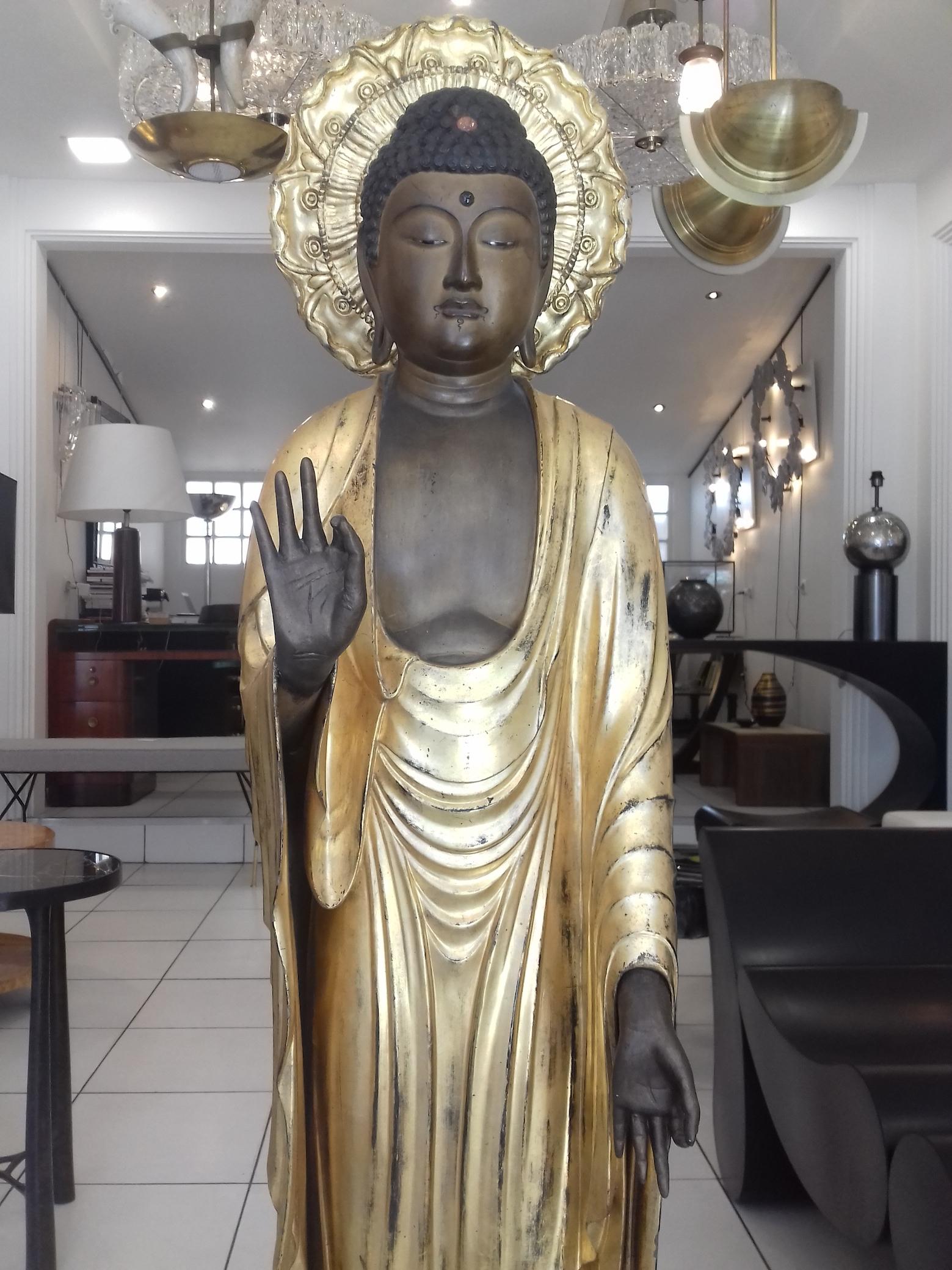 Amida Buddha in Gold Lacquered Wood, Edo Period, 19th Century In Excellent Condition In Saint-Ouen, FR