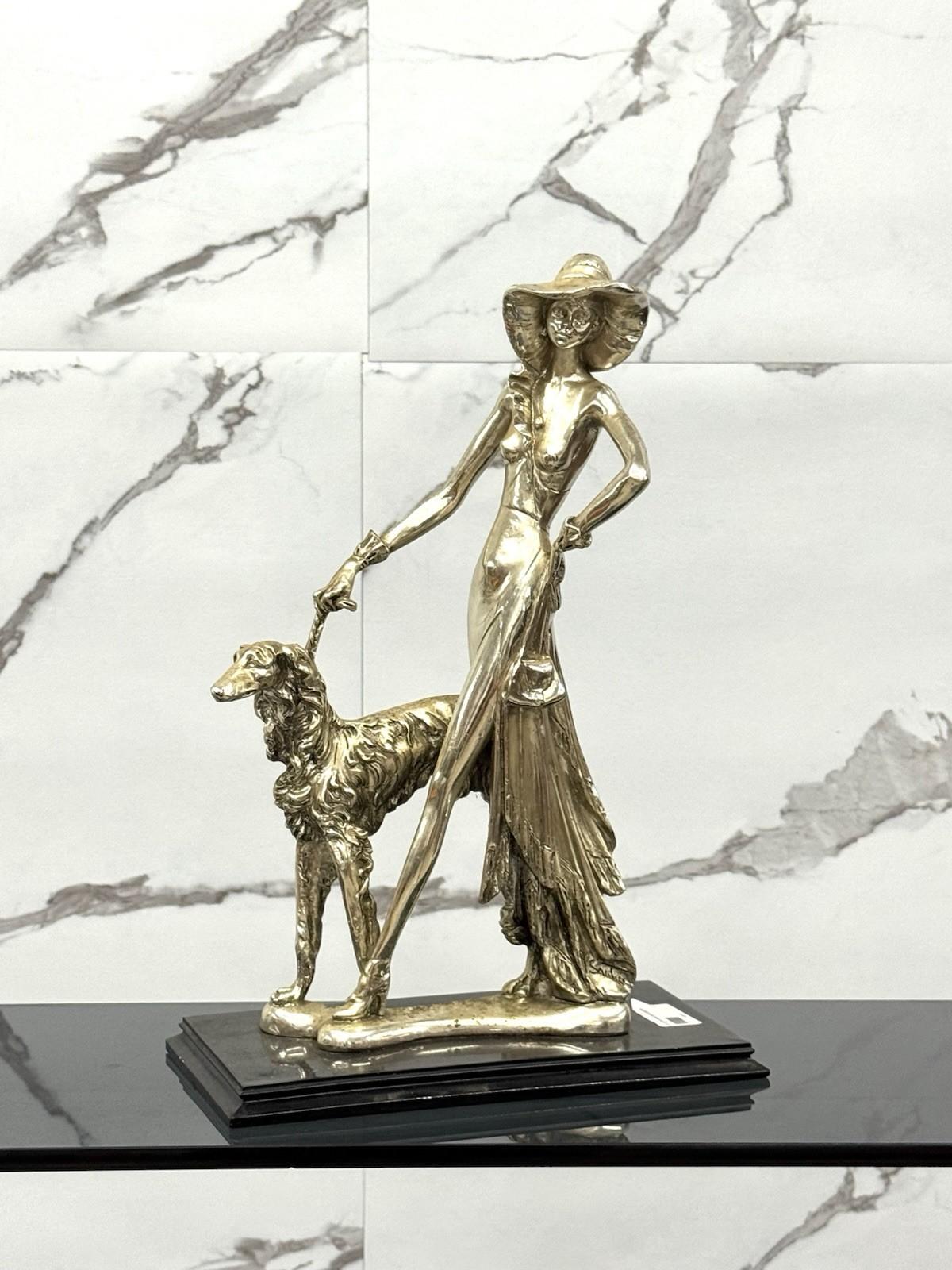 Amilcare Santini Scultura In Resina Argentata Art Dèco.



scultura Art Decò Amilcare Santini in resina dipinta in argento 925 .

In ottime condizioni conservative, non vi è alcun difetto estetico o strutturale da segnalare, solo lievi ed ovvi segni