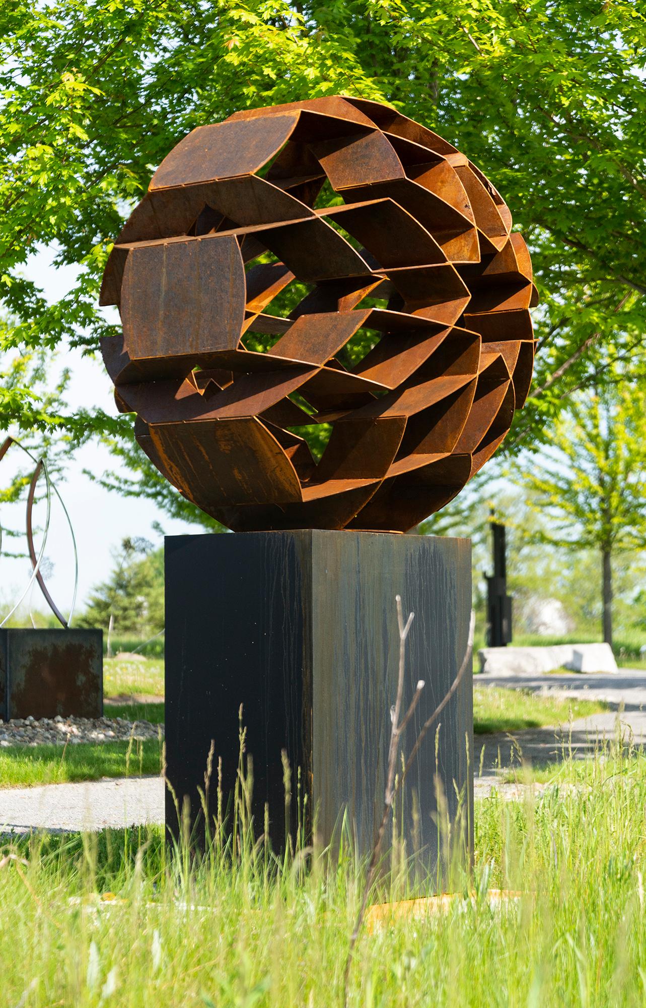 Shamsé - minimalist, contemporary, geometric abstract, steel outdoor sculpture - Sculpture by Amin Sadraei