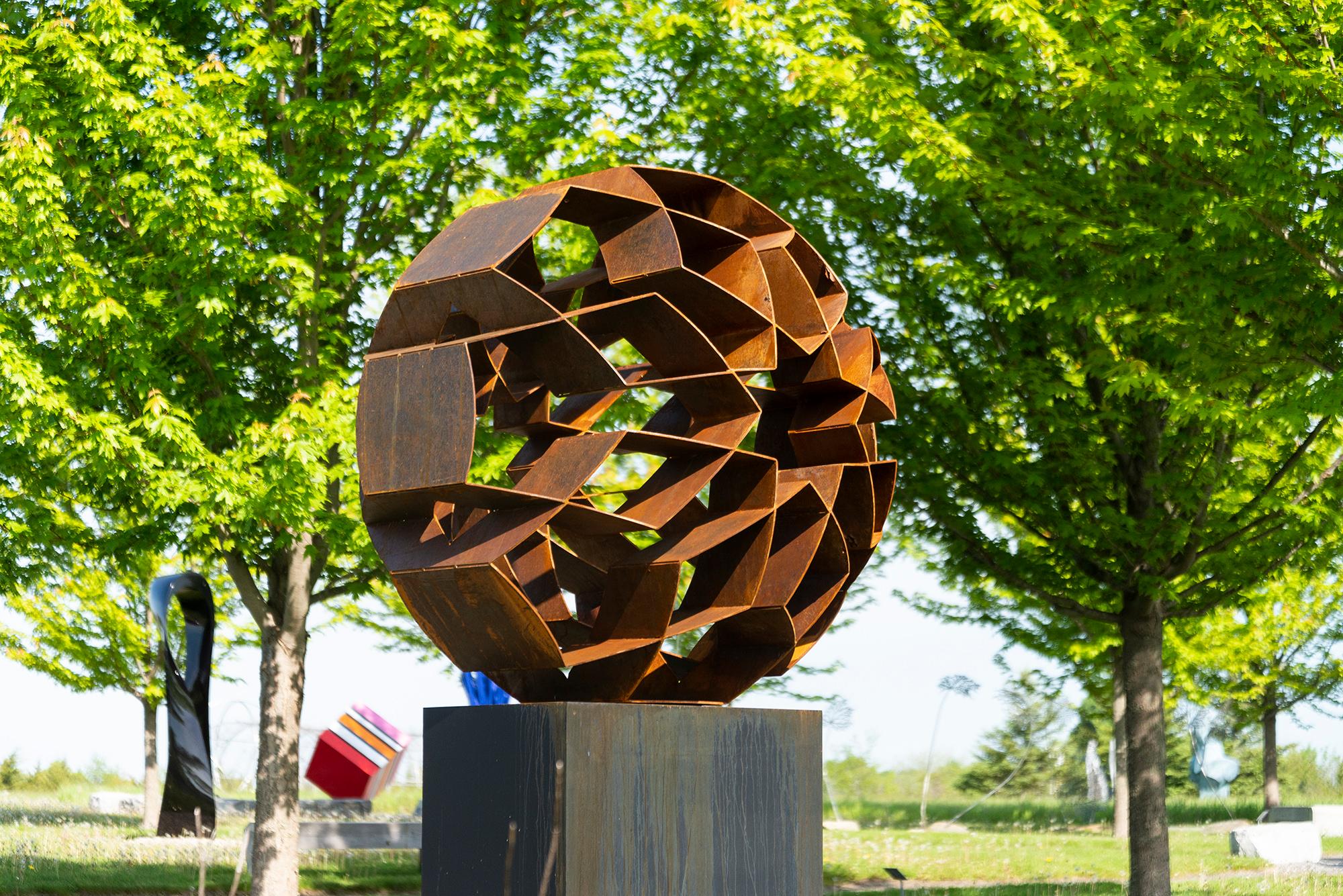 Shamsé - minimalist, contemporary, geometric abstract, steel outdoor sculpture - Abstract Geometric Sculpture by Amin Sadraei