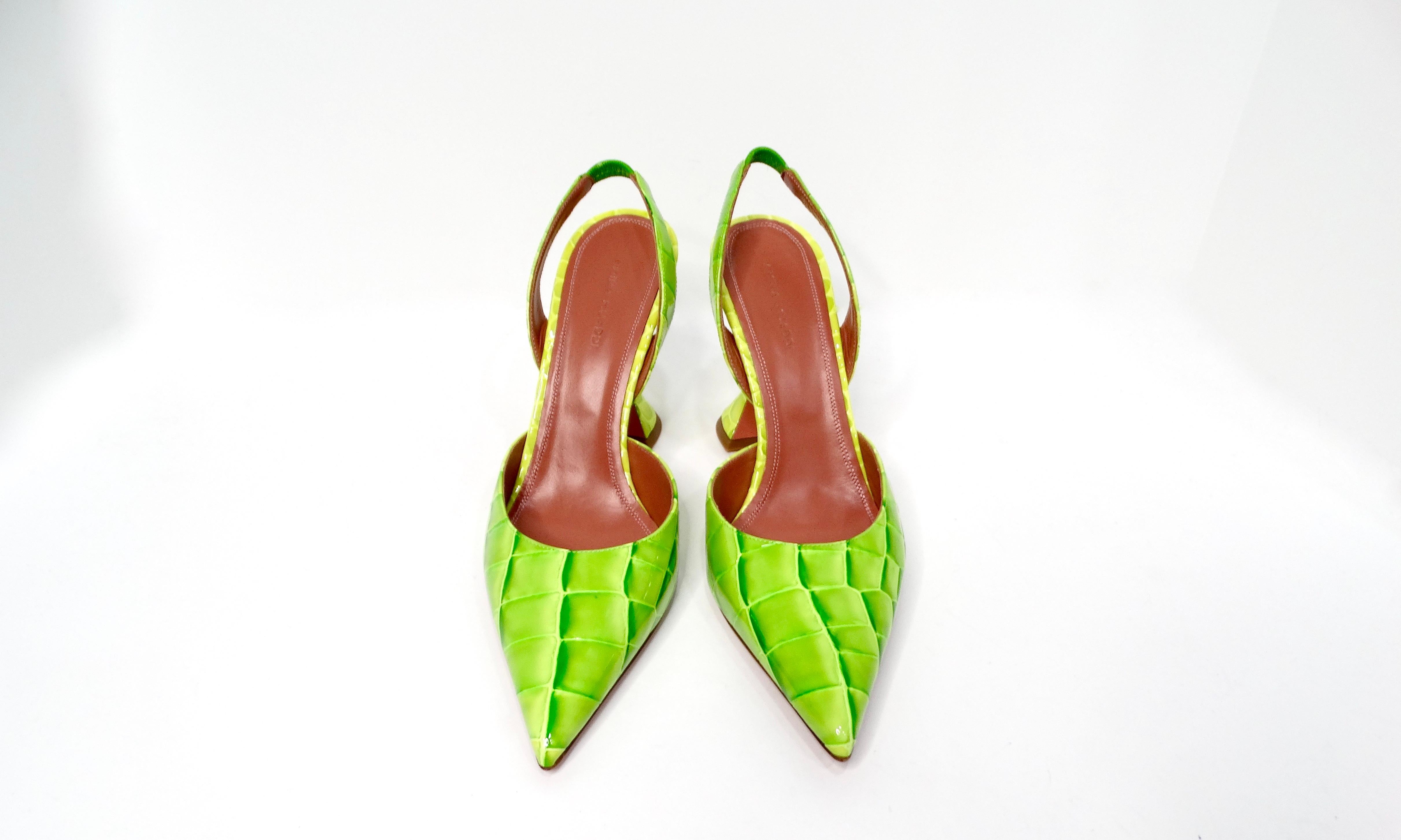 Zapatos de tacón Amina Muaddi Begum de charol con grabado de cocodrilo verde neón en Bueno estado para la venta en Scottsdale, AZ