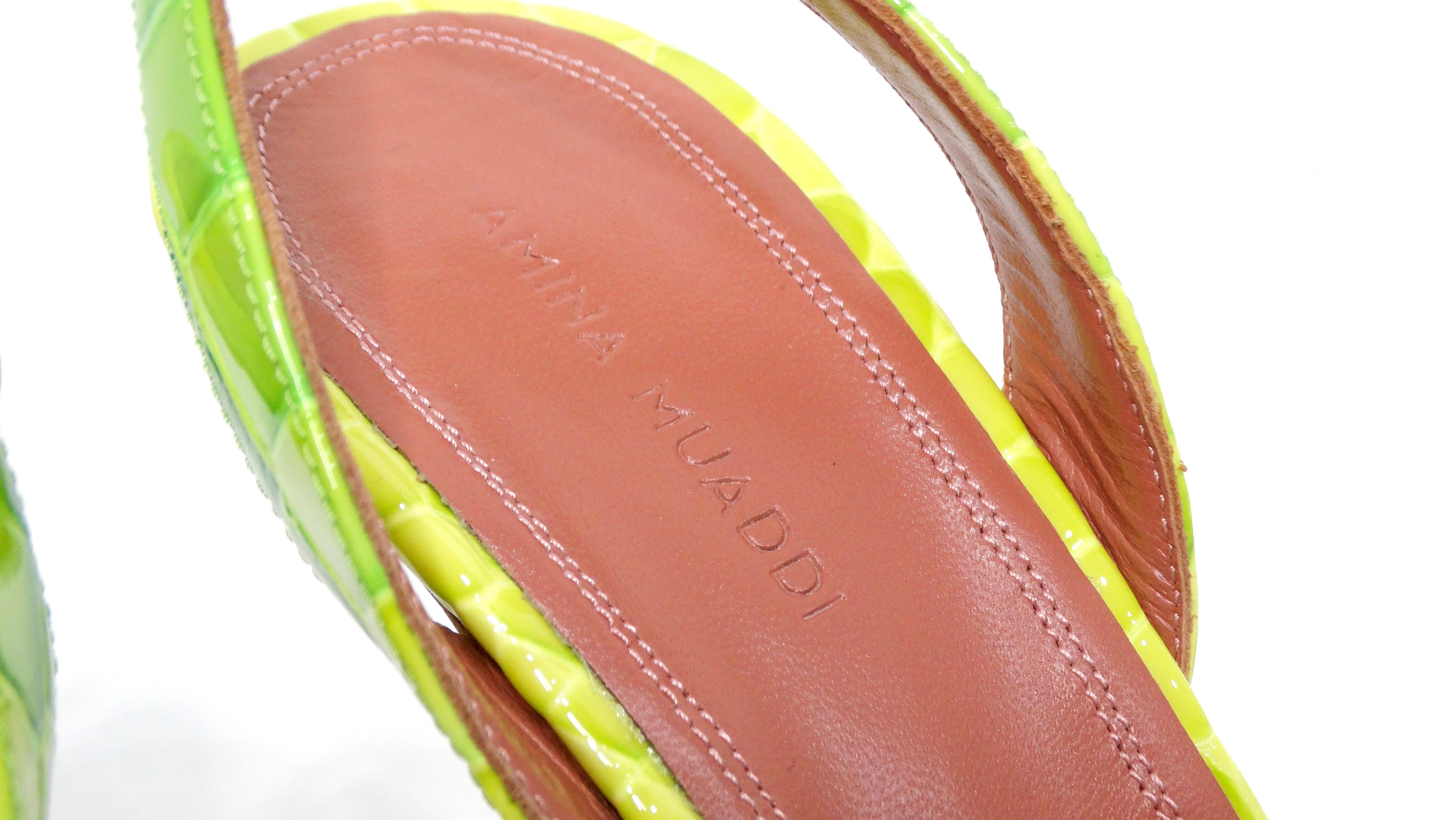 De las mujeres Zapatos de tacón Amina Muaddi Begum de charol con grabado de cocodrilo verde neón en venta
