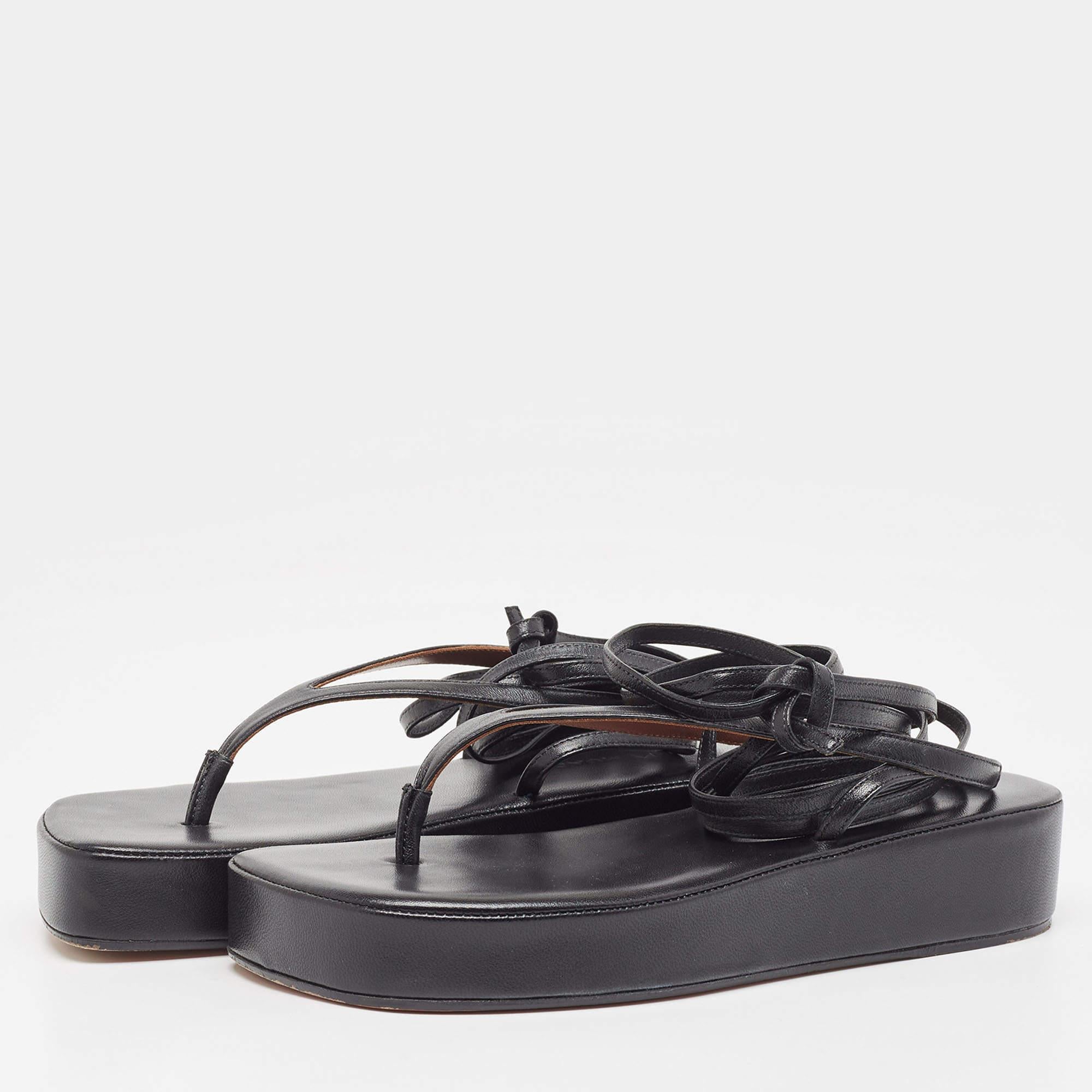 These sandals will frame your feet in an elegant manner. Crafted from quality materials, they flaunt a classy display, comfortable insoles & durable heels. 