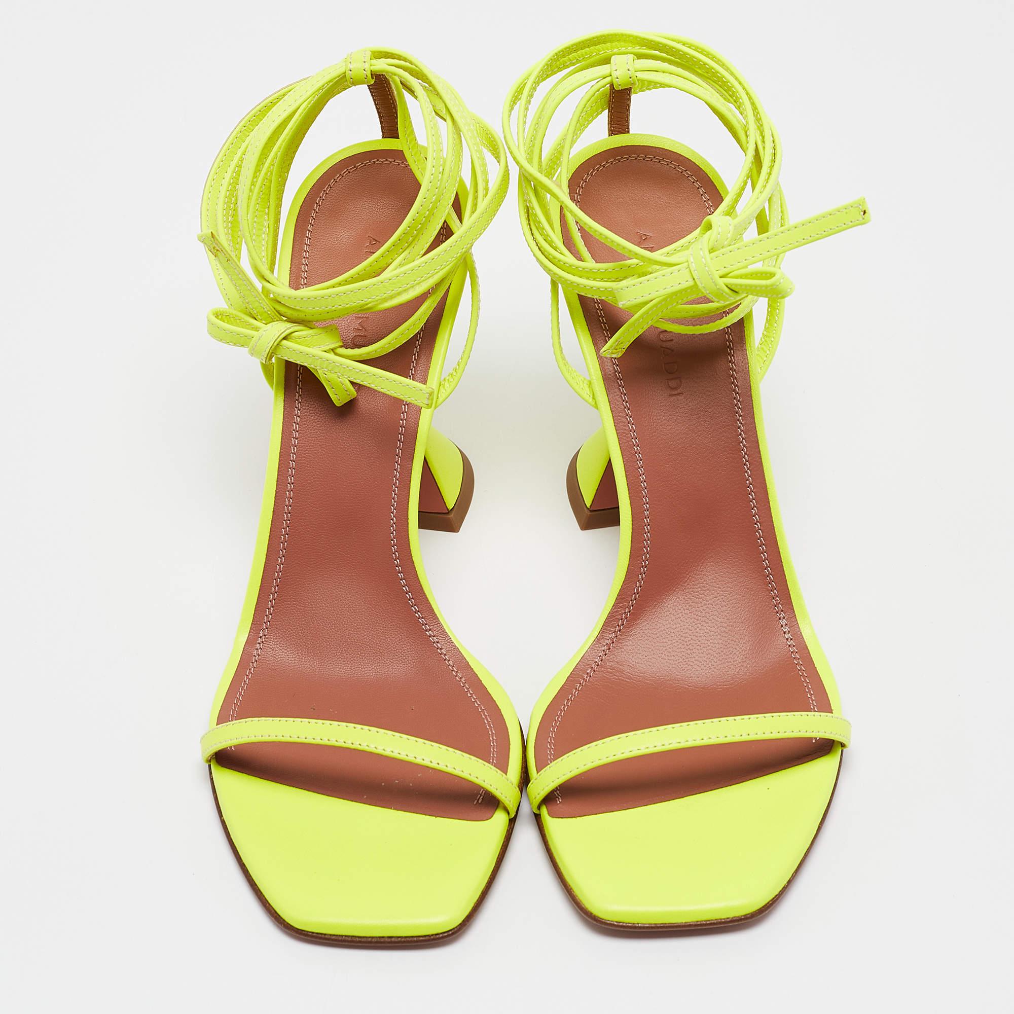 Sandalias con tira al tobillo Amina Muaddi de piel verde Vita talla 36 Amarillo en venta