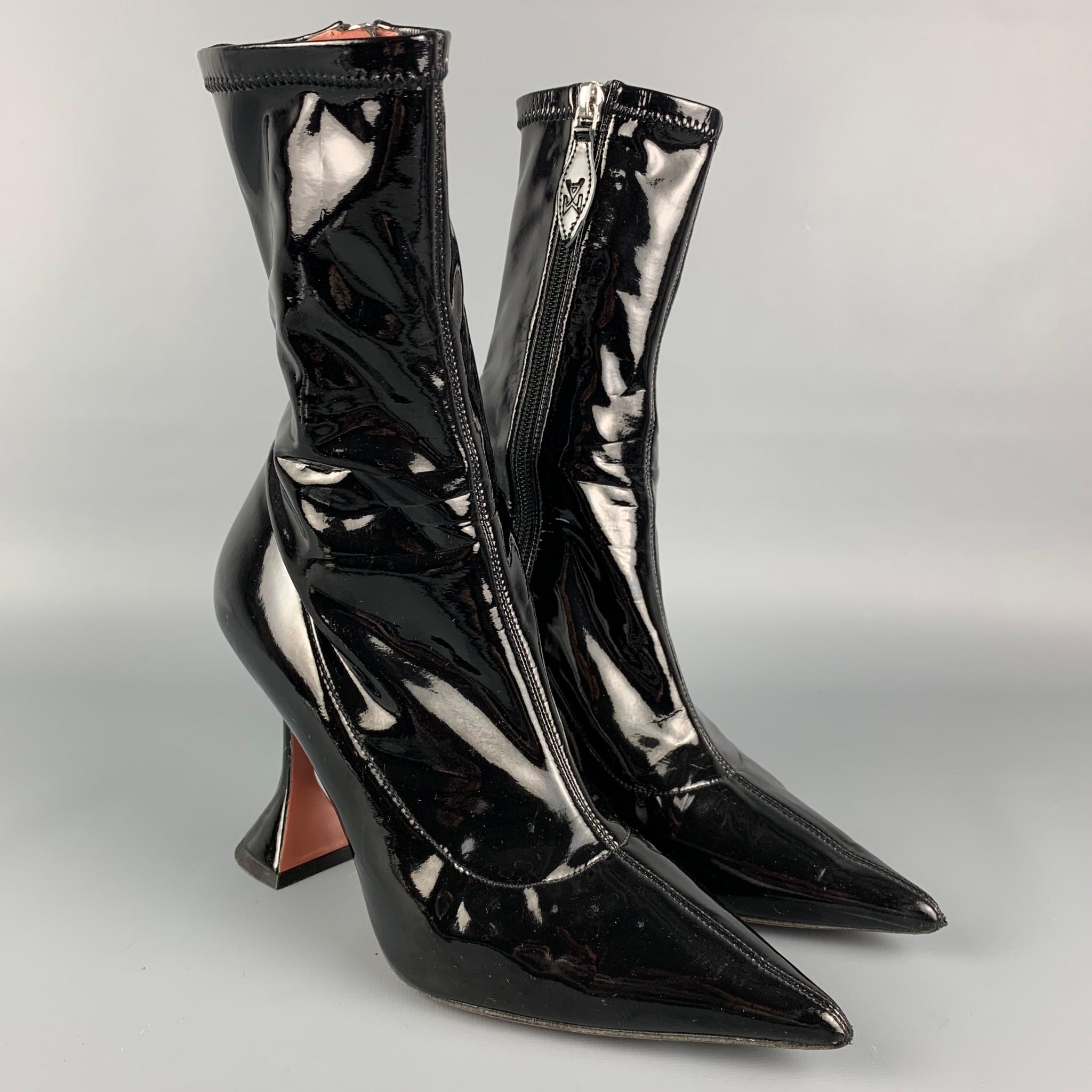 AMINA MUADDI boots comes in a black patent leather featuring a pointed toe, hourglass heel, and a side zipper closure. Made in Italy. 

Very Good Pre-Owned Condition.
Marked: 37
Original Retail Price: $1,130.00

Measurements:

Length: 9.5 in.
Width: