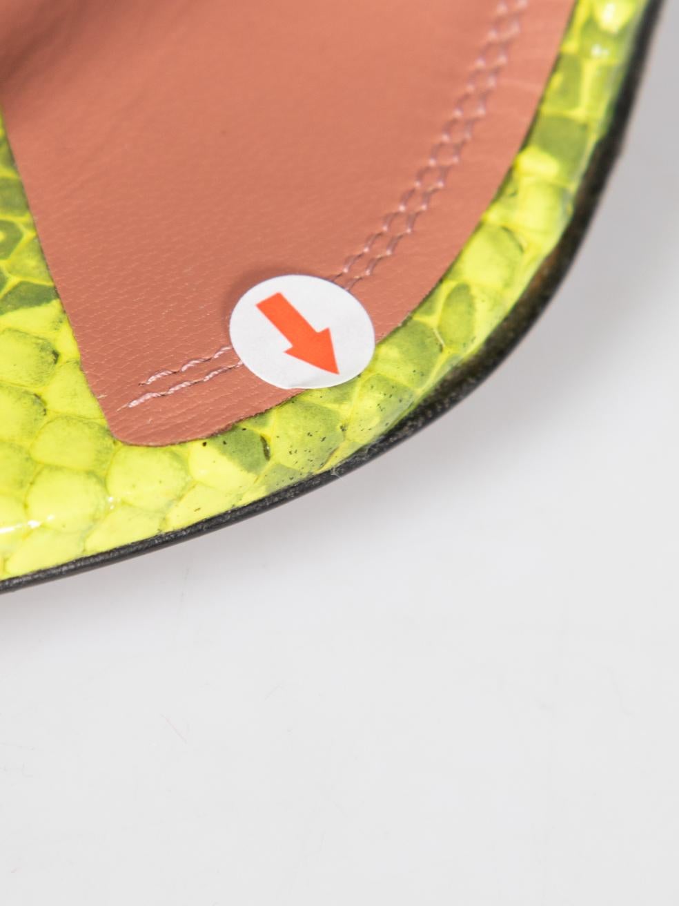 Amina Muaddi Sandales Zula 95 en cuir jaune serpent taille IT 38 en vente 4