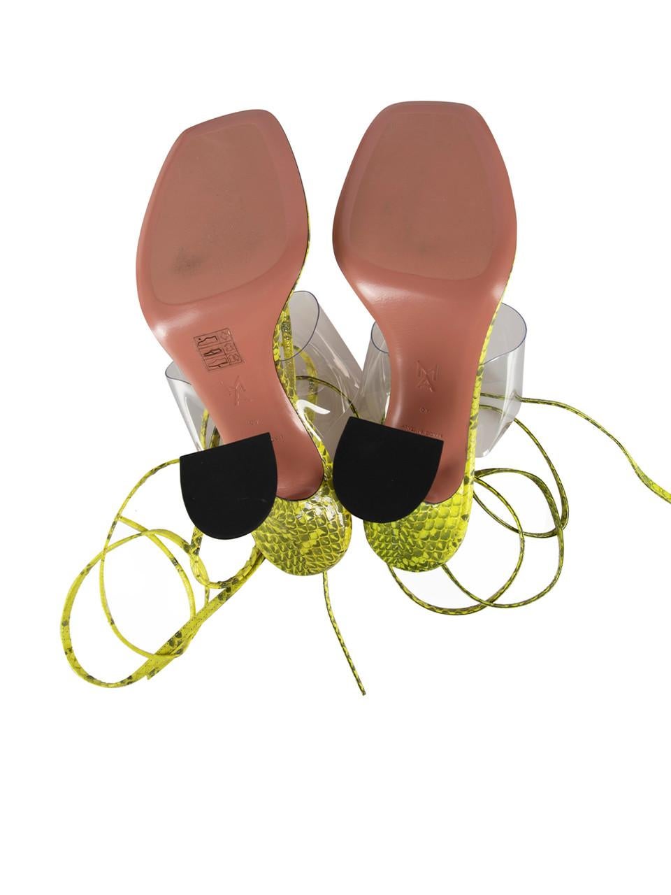 Amina Muaddi Zula 95 - Sandales serpent en cuir jaune taille IT 40 Bon état - En vente à London, GB