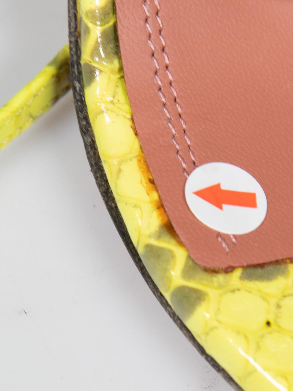 Amina Muaddi Zula 95 - Sandales serpent en cuir jaune taille IT 40 en vente 4