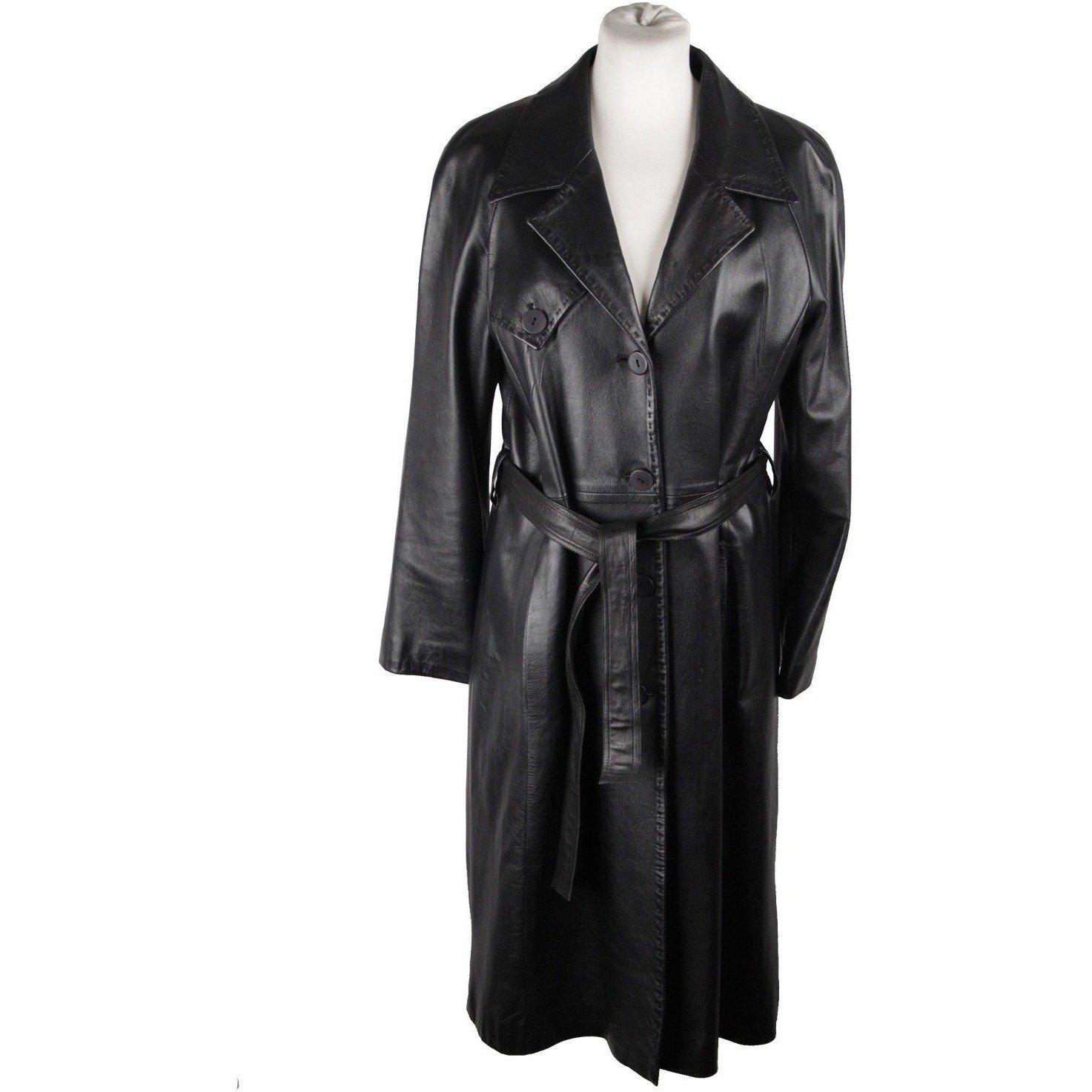- AMINA RUBINACCI- made in Italy
- Button closure on the front
- Side pockets
- Rear vent
- Belted waistline
- Stitching detailing
- Fabric / Material: Genuine leather
- Color / Effect: Black Internal lining (color, fabric): Black lining
- Size: 42