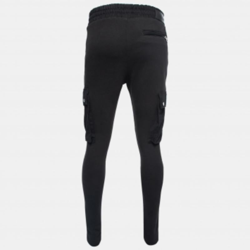 Ce pantalon de survêtement est si élégant et confortable ! Fabriqué à partir de tissus de qualité et bien ajusté, complétez ce pantalon de survêtement avec un T-shirt confortable.