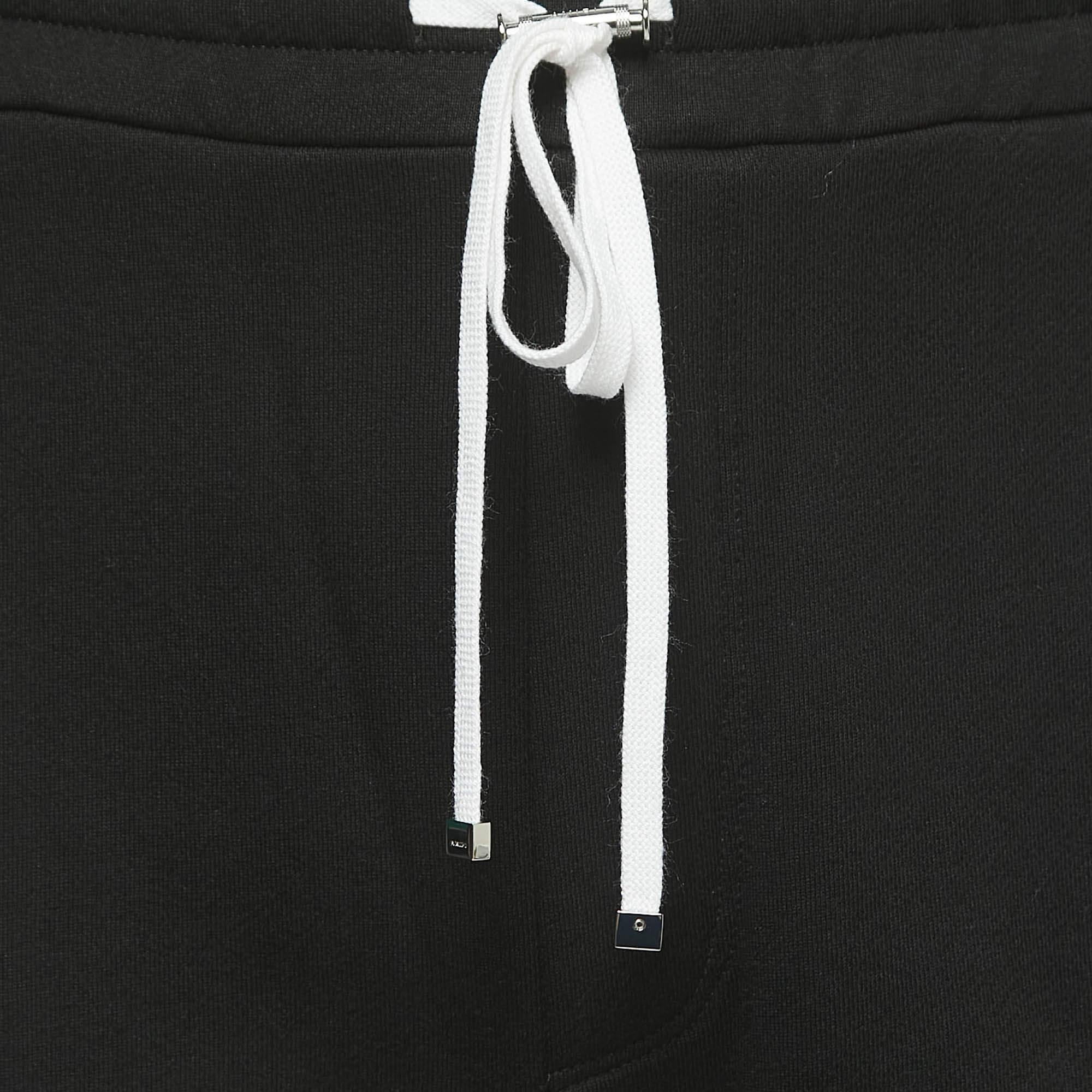 I.L.A. Joggers en coton noir avec logo L Excellent état - En vente à Dubai, Al Qouz 2