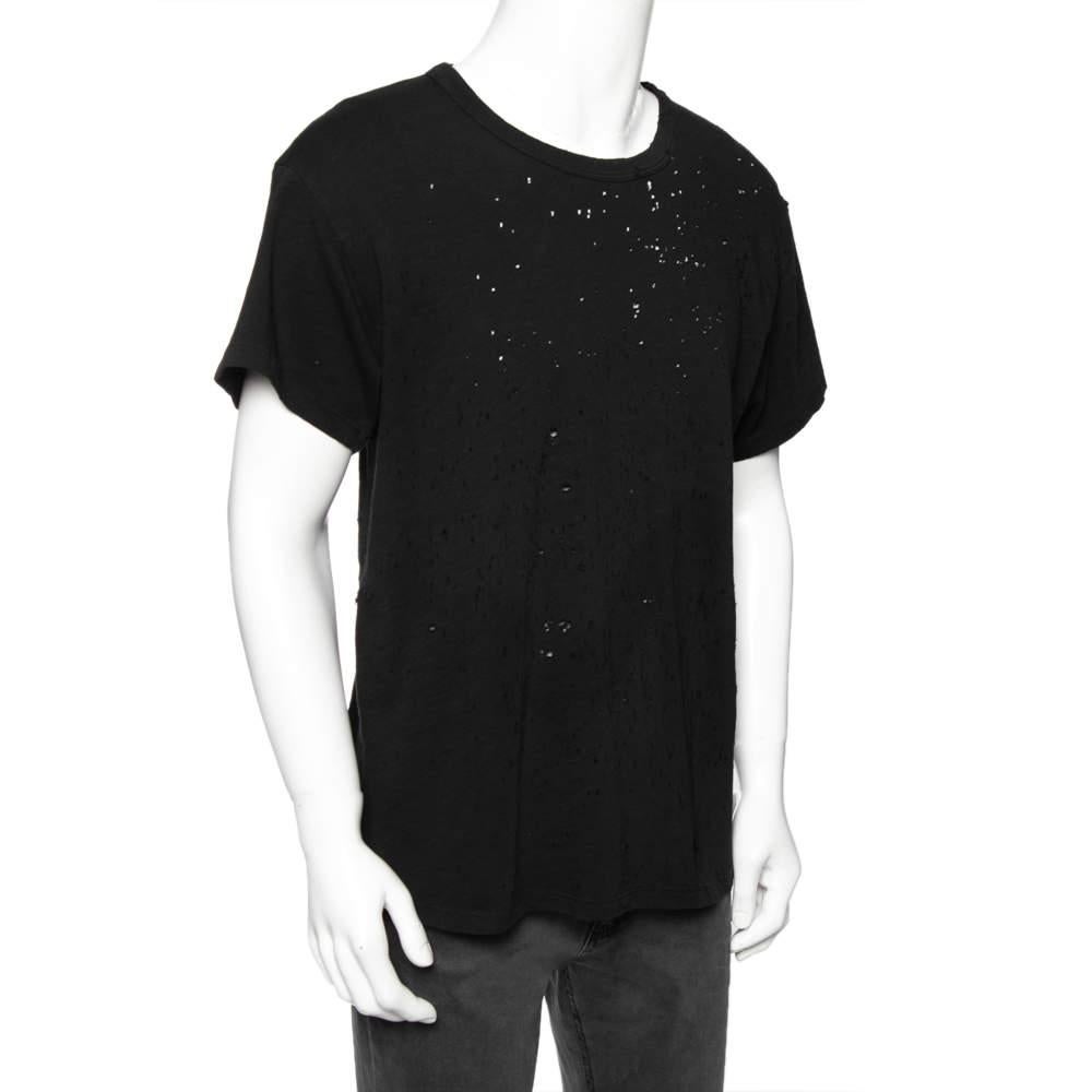 Well-made and comfortable, this black t-shirt from Amiri will undoubtedly lift your casual style. Offering a regular fit, it is made using quality cotton and features short sleeves and distressed details. Balance this creation with a pair of