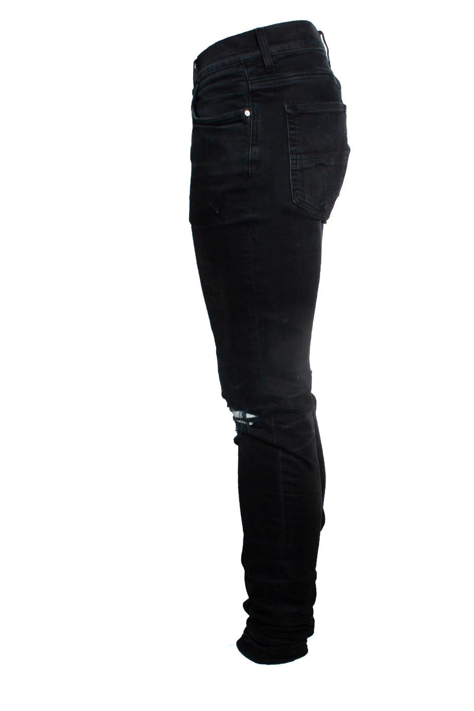 Amiri, black distressed jeans. The item is in  very good condition. 

CONDITION: very good condition

SIZE: 32

MEASUREMENTS: length 122 cm, width 41 cm, inside leg length 91 cm, width ankle 15 cm

MATERIAL: 98% cotton 2% elastane

CARE: dry