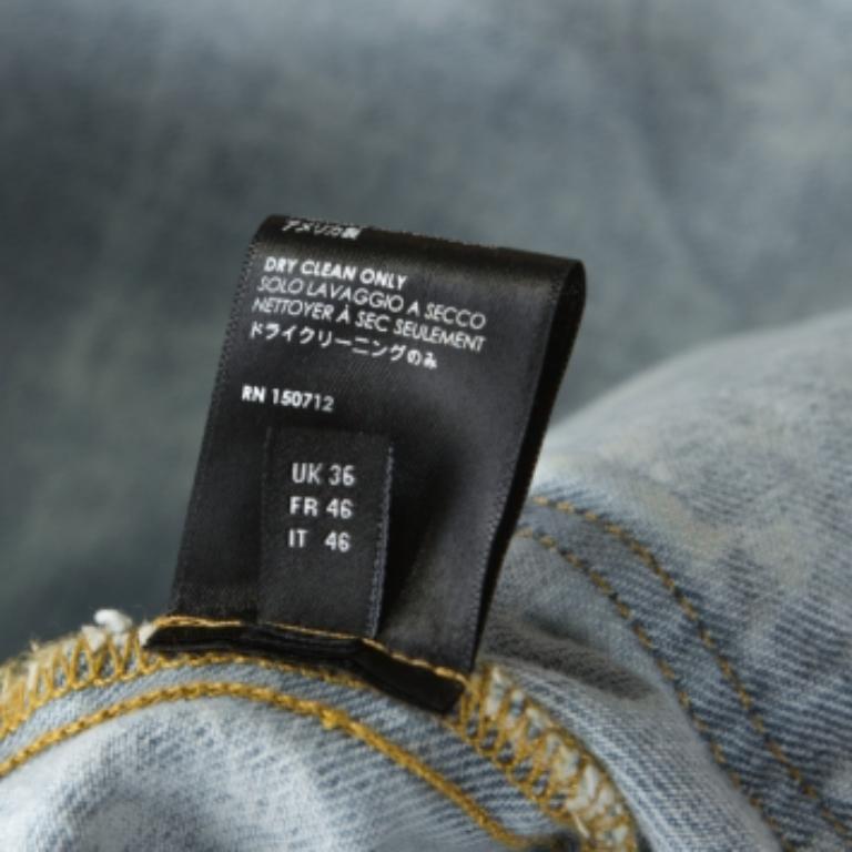Schnappen Sie sich diese stylische Bomberjacke von Amiri und werten Sie Ihren Casual-Style sofort auf. Die aus 100 % Baumwolle gefertigte Jeansjacke mit Acid-Washed-Effekt ist in einem schönen Blauton gehalten. Es hat einen Reißverschluss vorne,