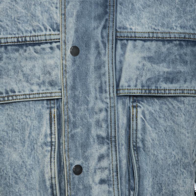 Amiri Bomber en jean bleu délavé à l'acide avec fermeture éclair sur le devant S Pour hommes en vente