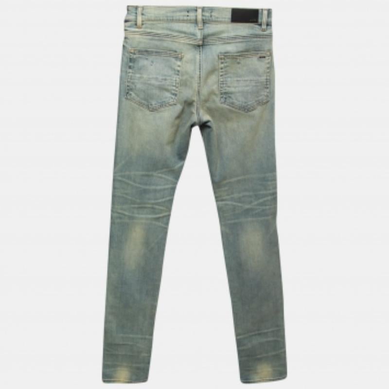 Indispensable à votre garde-robe décontractée, ce jean Amiri est fabriqué en denim et offre une expérience de port confortable. Ils ont une teinte bleue et une finition vieillie. Ce jean bien ajusté est doté de plusieurs poches et d'une fermeture