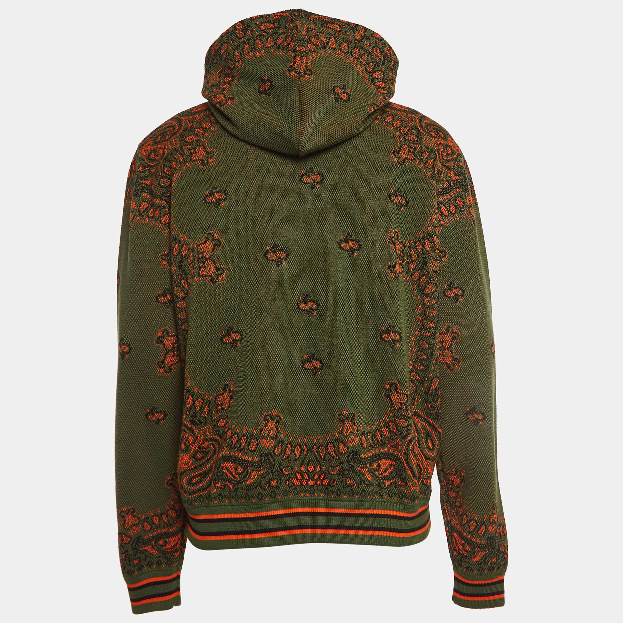 The Amiri hoodie embodies effortless urban chic with its luxurious knit fabric adorned in a vibrant green bandana print. Combining comfort and style, it features a cozy hood and relaxed fit, perfect for adding a dash of edgy sophistication to any