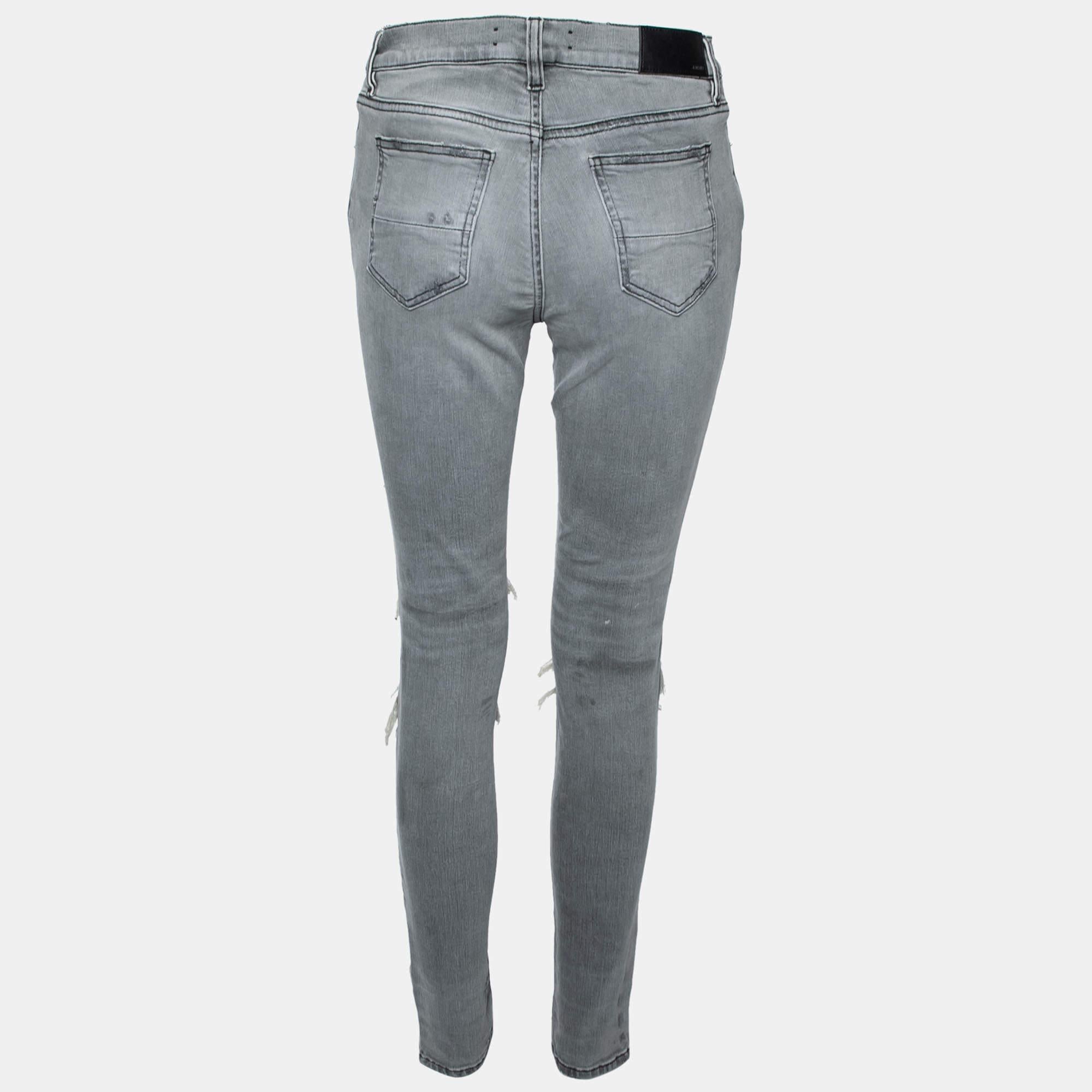 Questi jeans skinny di Amiri sono assolutamente da comprare. Sono realizzati in misto cotone e presentano un'allacciatura frontale con bottoni, passanti per la cintura e toppe in rilievo.