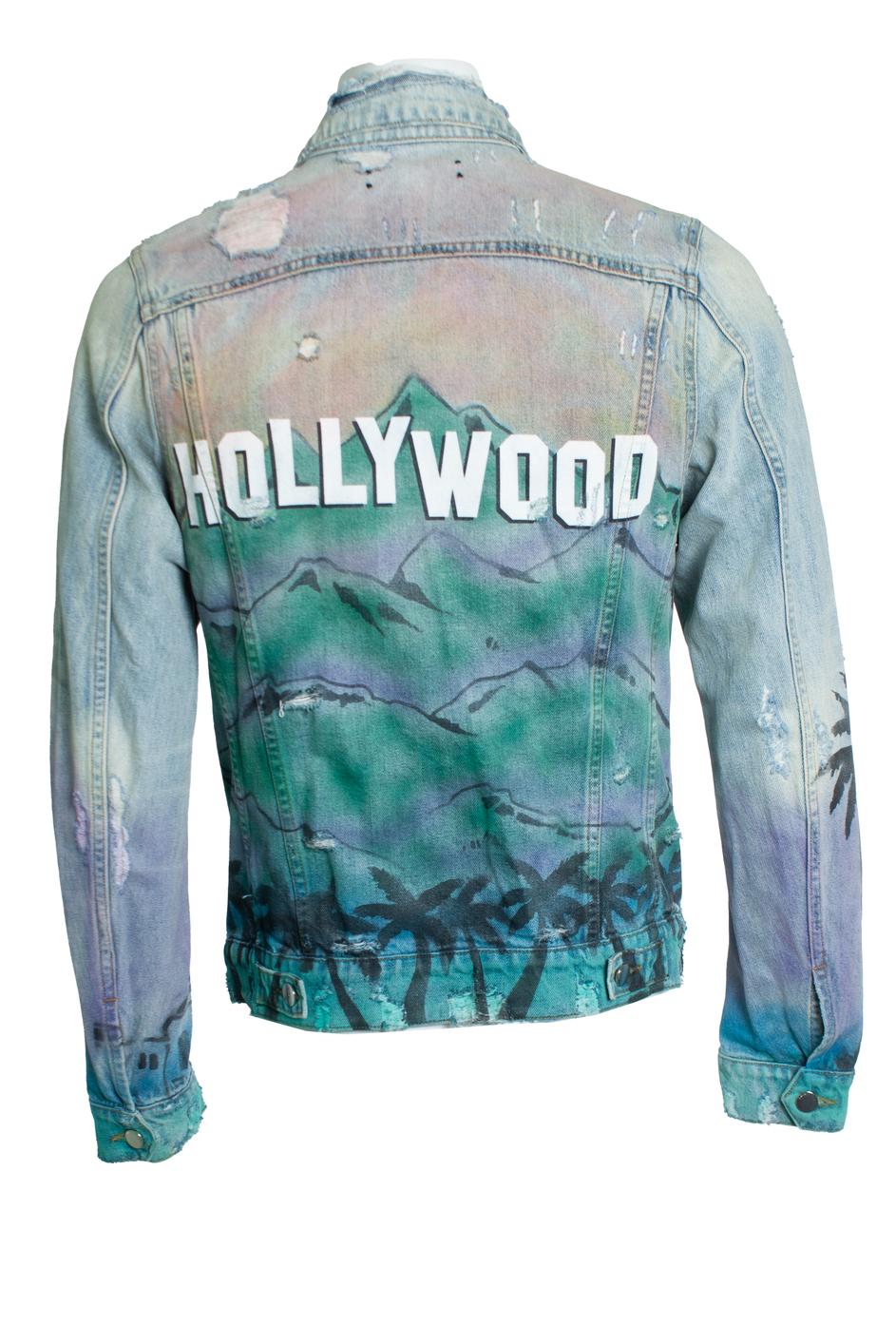 Amiri, Metropolitan Hollywood denim jacket. The item is in very good condition.

CONDITION: very good condition

SIZE: M

MEASUREMENTS: length 66 cm, width 48 cm, waist 47 cm, shoulder width 42 cm, sleeve length 68 cm

MATERIAL: 100% cotton

CARE: