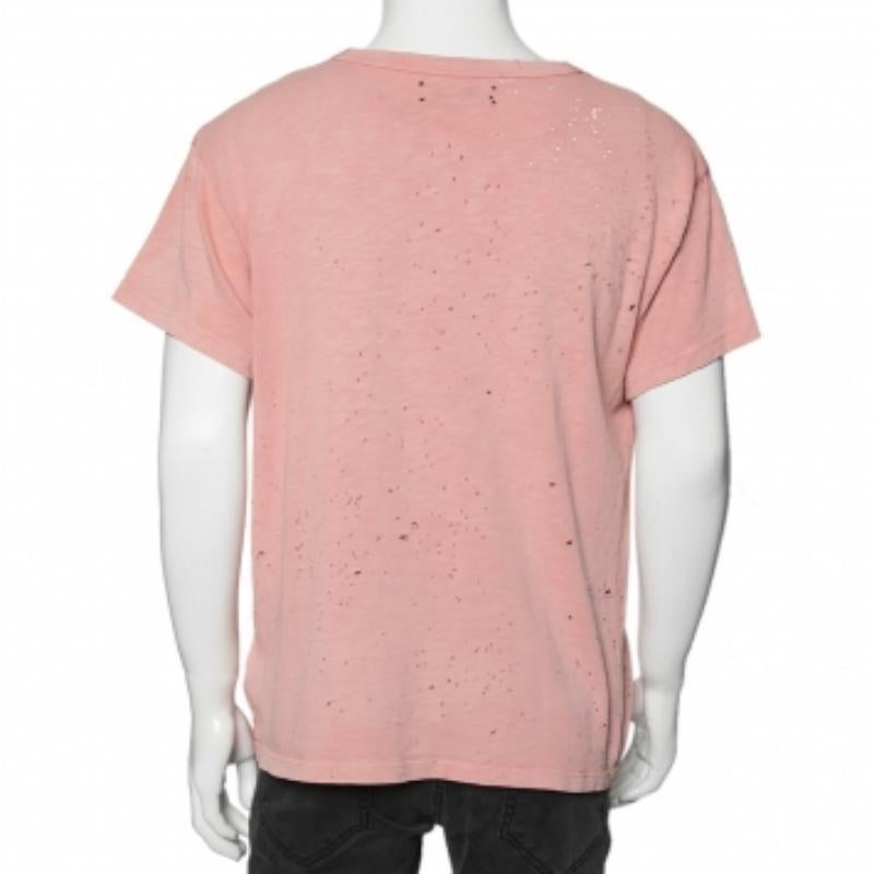 Para los más aventureros, esta camiseta de escopeta Amiri es la elección perfecta. Está confeccionado en tejido de algodón rosa con efecto lavado y tiene mangas cortas. Combínalo tanto con vaqueros como con pantalones cortos.
