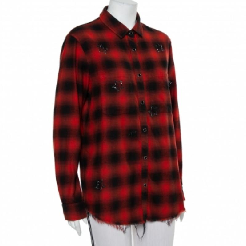 A piece like this can be styled in so many ways! The Amiri shirt is made from cotton and features a plaided flannel pattern in red and black hues. The creation is dazzled with crystal-embellished star motifs and finished off with a frayed hemline.