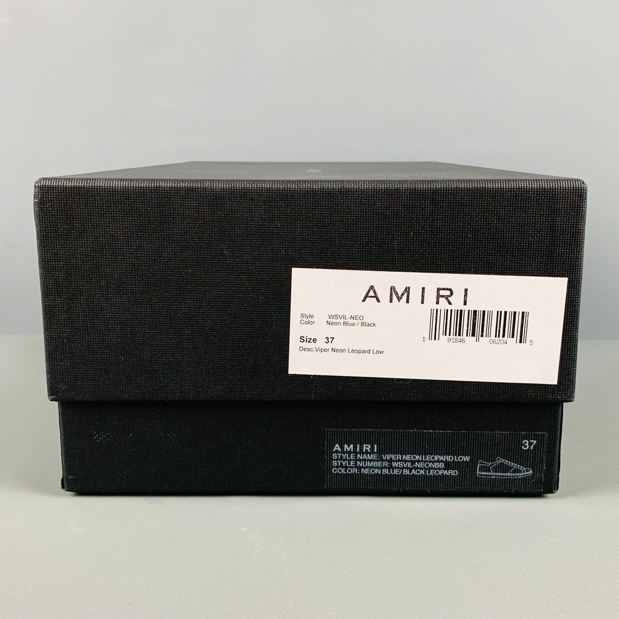 AMIRI Größe 7 Weiß Schwarz & Blau Geprägtes Leder Low Top Turnschuhe im Angebot 5