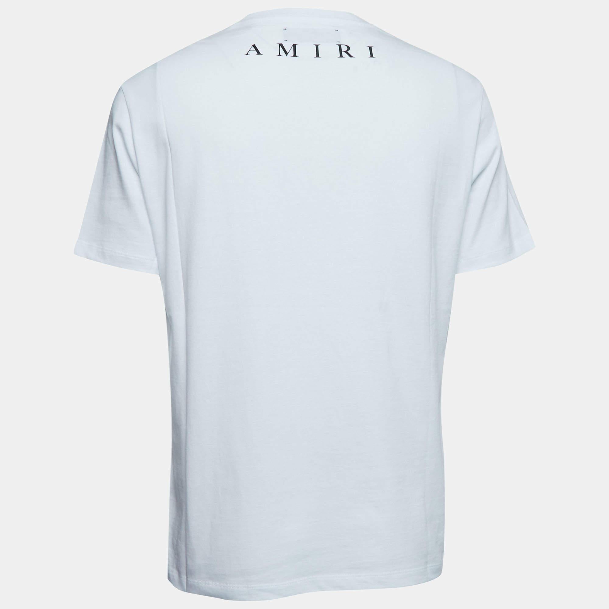 Whether you want to go out on casual outings with friends or just want to lounge around, this t-shirt is a versatile piece and can be styled in many ways. It has been made using fine fabric.

