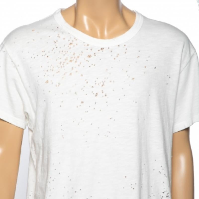 Ce t-shirt blanc classique de la maison Amiri est un incontournable. Confectionné en 100 % coton, il est élégant et polyvalent. Il présente un effet vieilli, des manches courtes, un col rond et une coupe confortable.