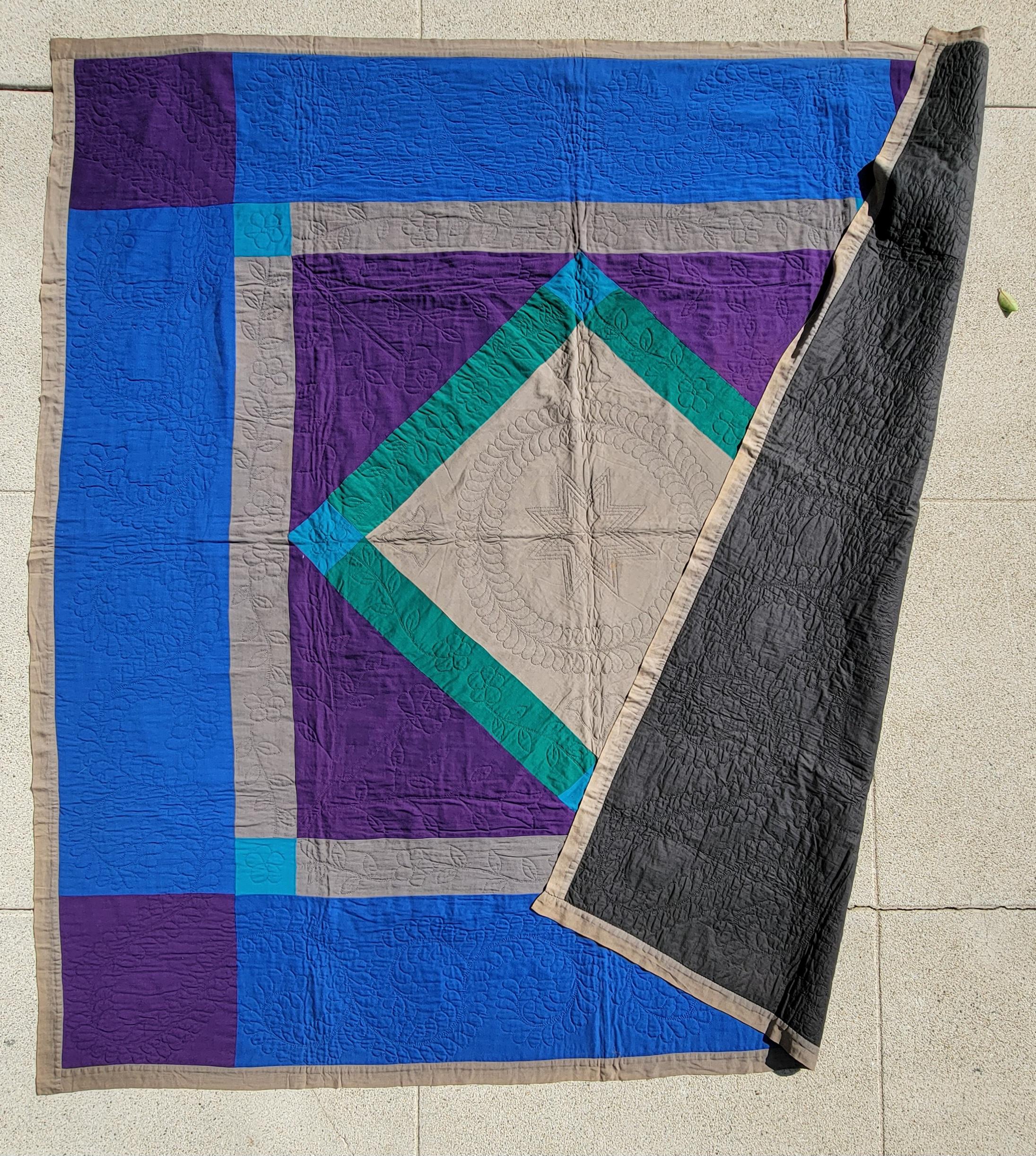 Fatto a mano Amish All Wool Lancaster Co. Pa Diamond in A Square Quilt in vendita