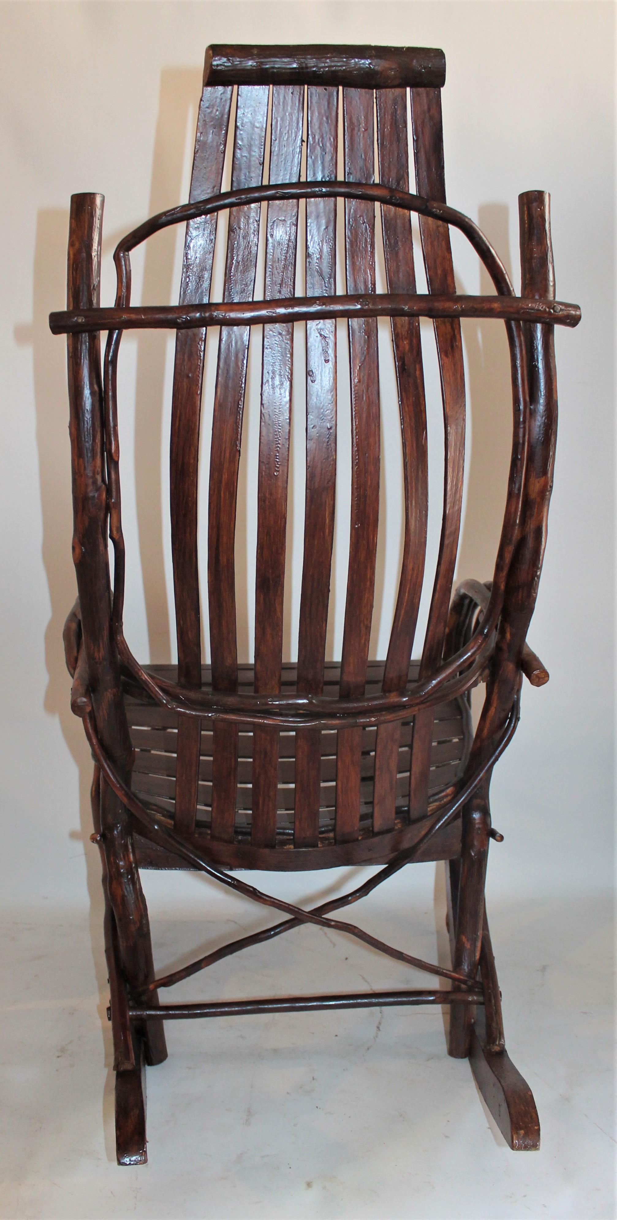 Amish Bent Wood Rocking Chairs, Adults and Child's, 2 In Good Condition In Los Angeles, CA