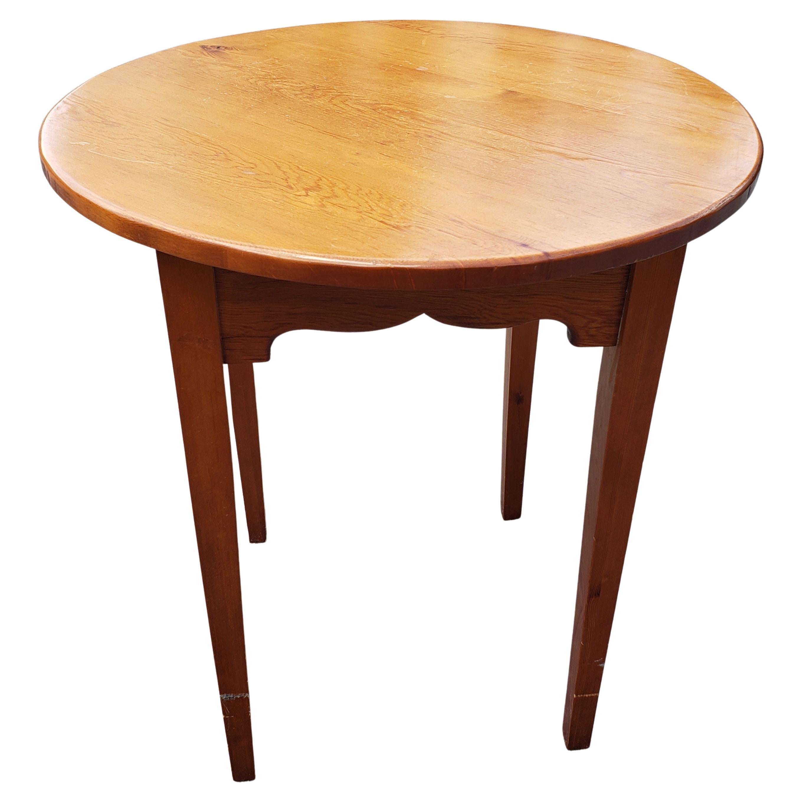 American Craftsman Amish Hand-Crafted Pine Round Lamp Table For Sale