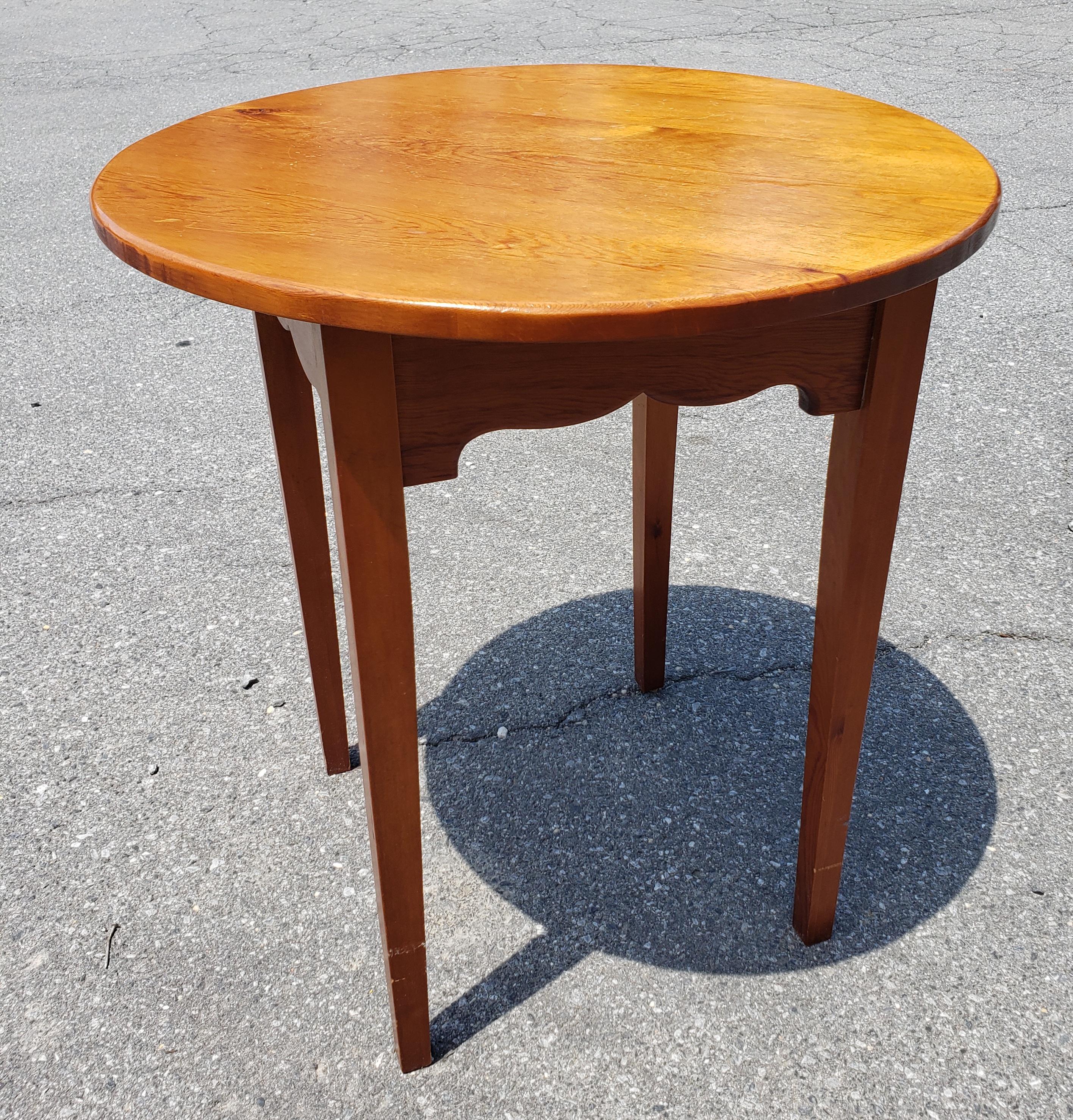 American Amish Hand-Crafted Pine Round Lamp Table For Sale