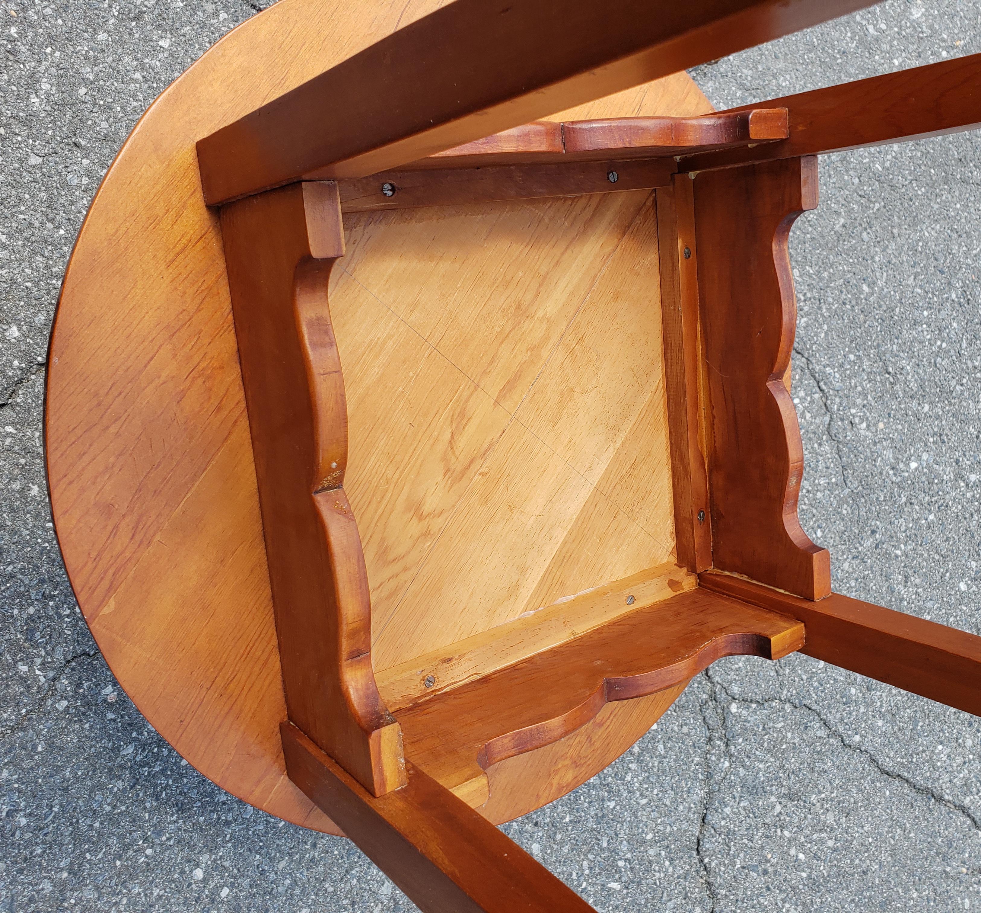 Amish Hand-Crafted Kiefer Runde Lampe Tisch im Zustand „Gut“ im Angebot in Germantown, MD