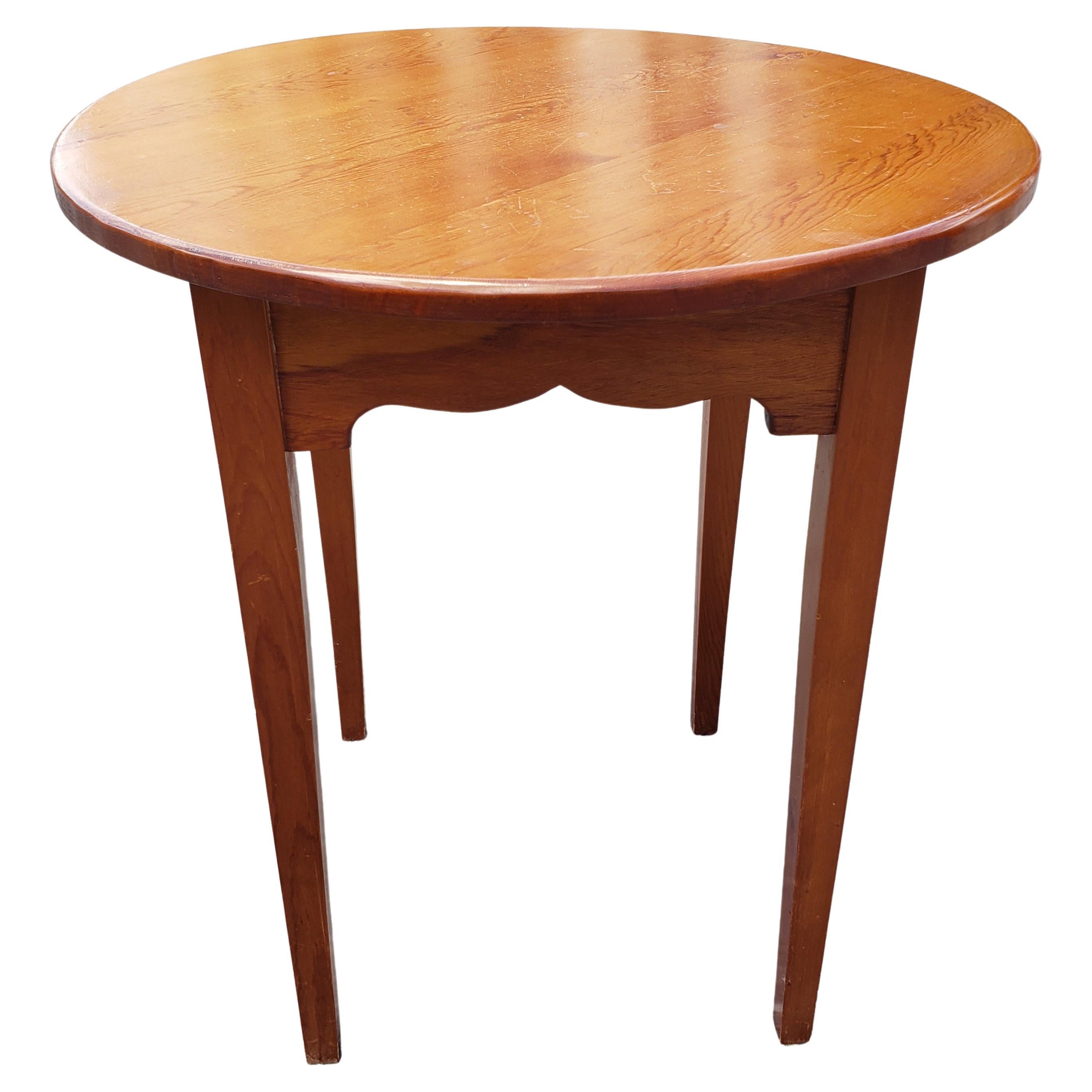 Amish Hand-Crafted Pine Round Lamp Table For Sale