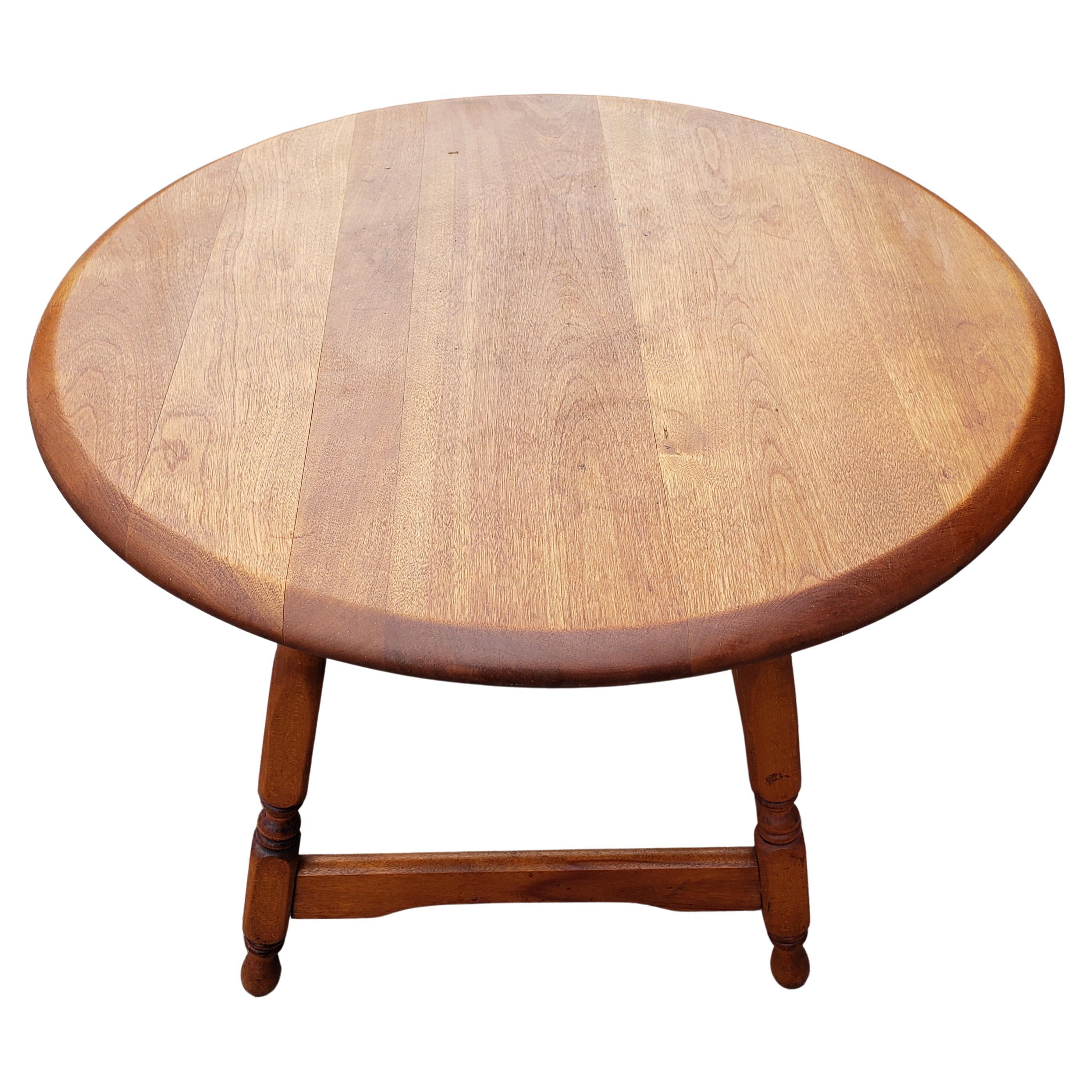 American Classical Amish Hand Crafted Solid Red Oak Desert Table Side Table, Circa 1970s For Sale