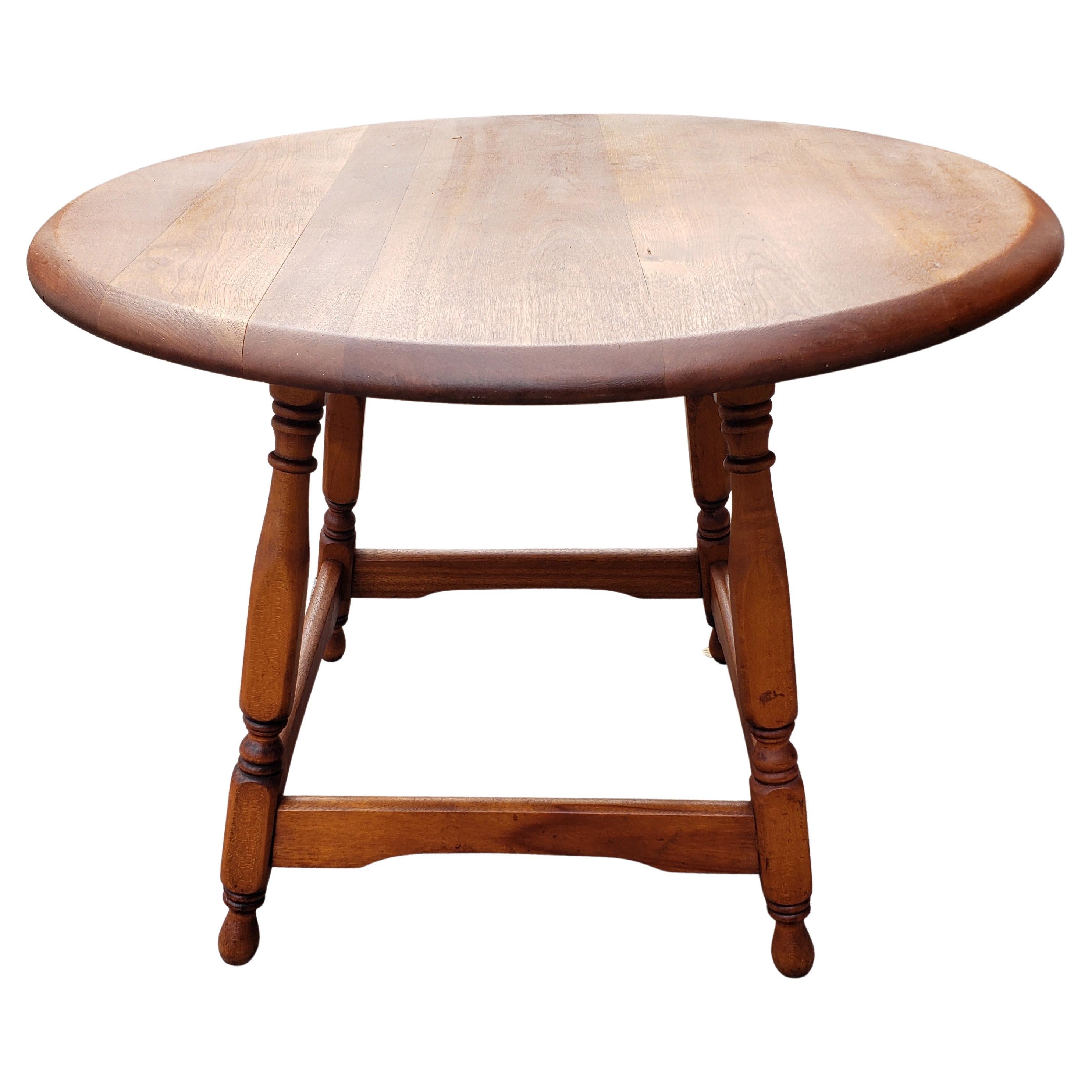 Woodwork Amish Hand Crafted Solid Red Oak Desert Table Side Table, Circa 1970s For Sale