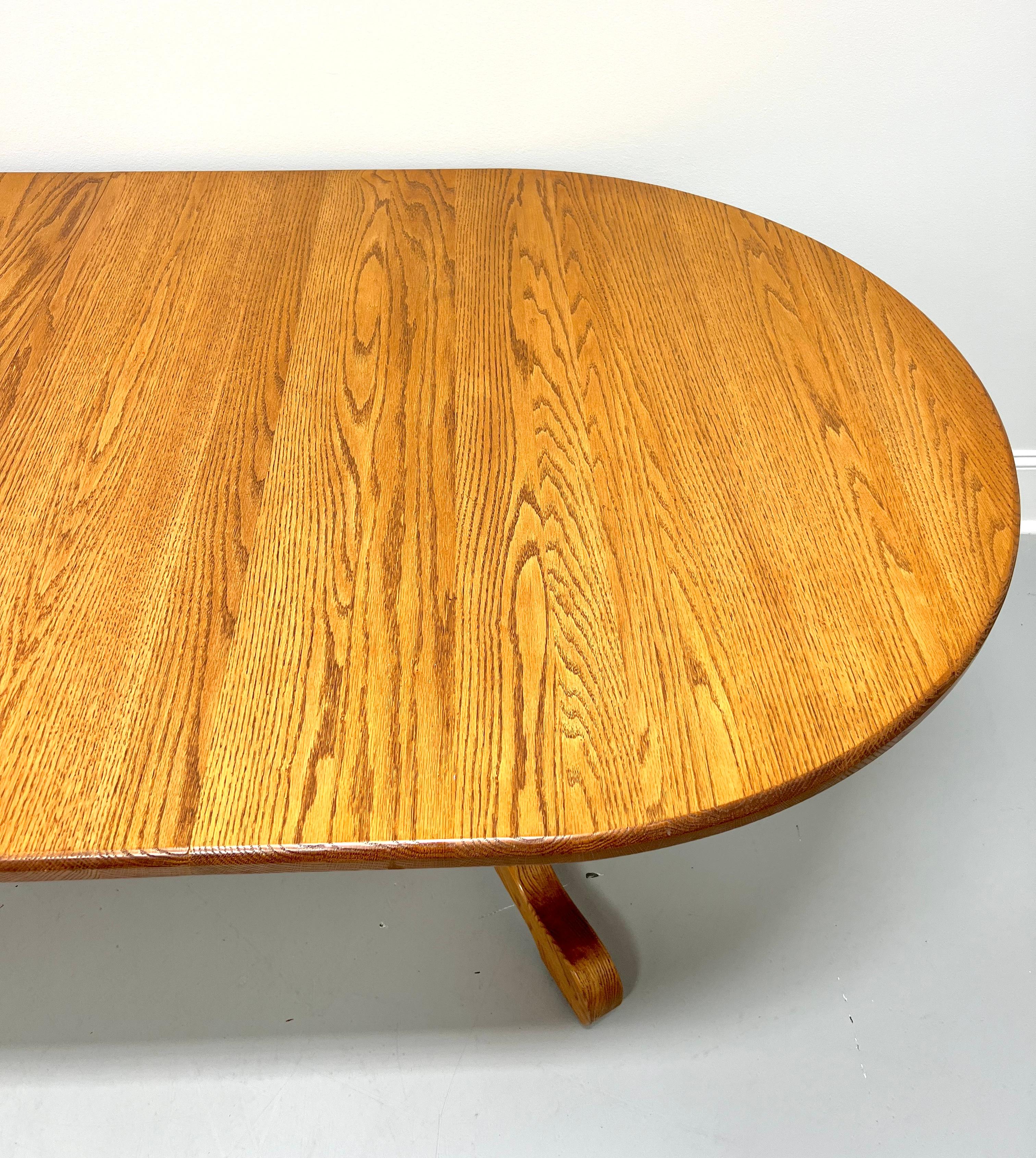 Table de salle à manger à tréteaux oblongs en chêne de style Rockford Amish Made en vente 1