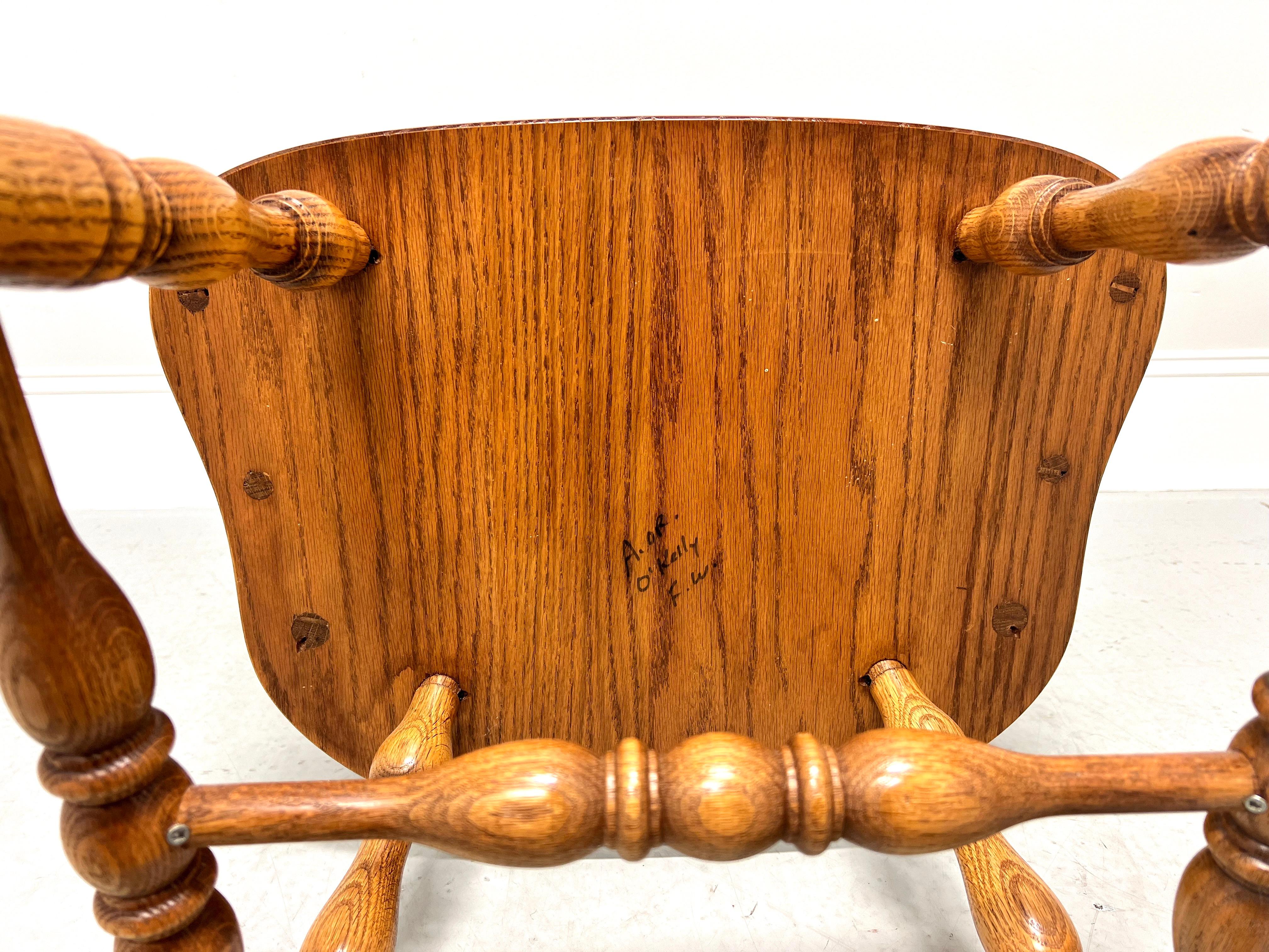 Paire de fauteuils de salle à manger Windsor en chêne de style Rockford, fabrication amish en vente 2