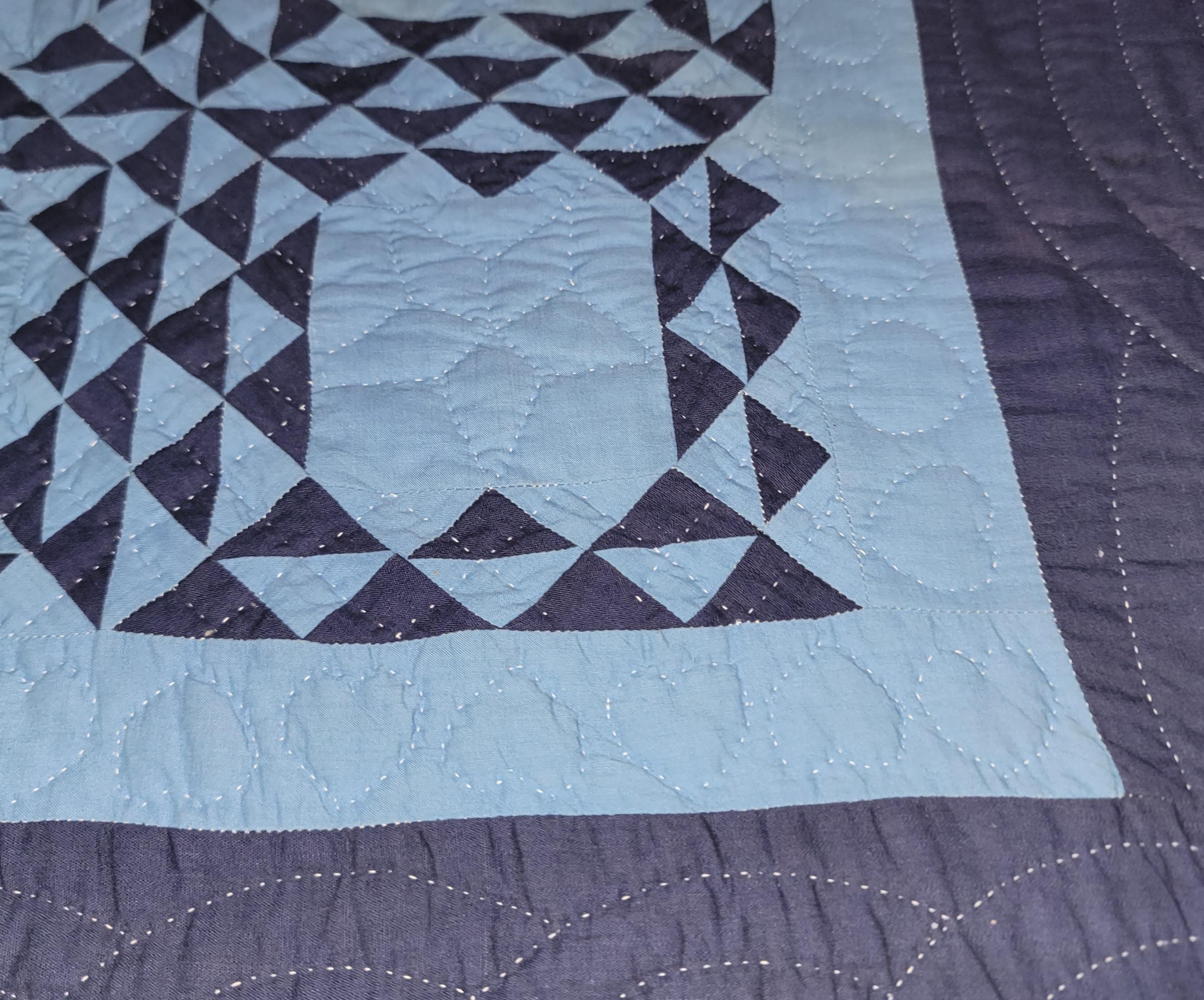 Amish Ohio Crib Quilt  In Good Condition For Sale In Los Angeles, CA