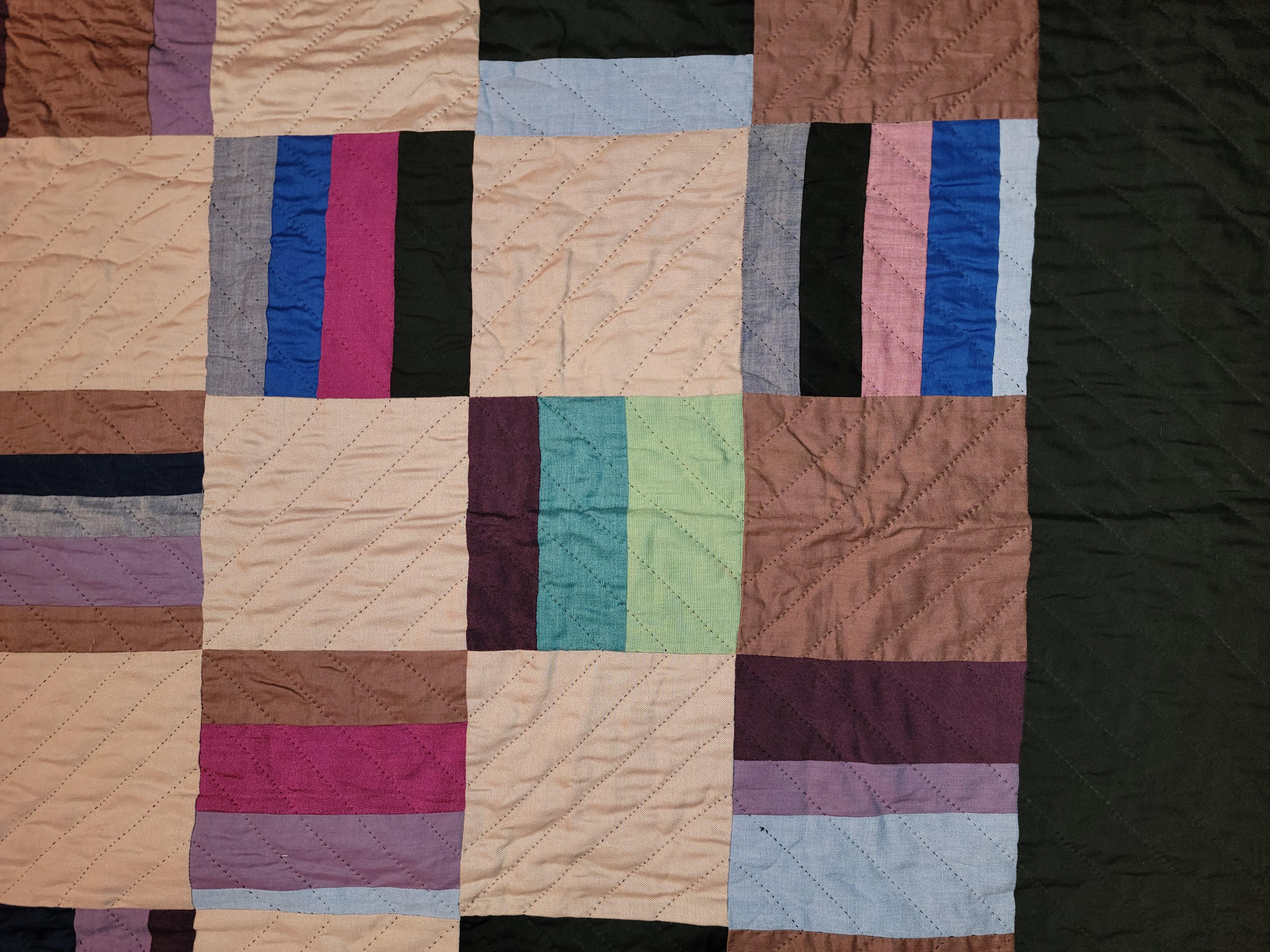 Amish Roman Stripes Contained Bars Quilt In Good Condition For Sale In Los Angeles, CA