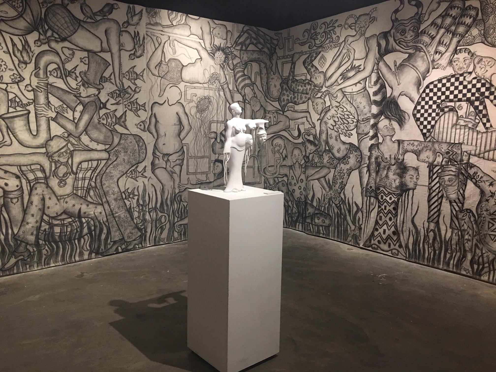 « Sans titre », fibre de verre - Sculpture figurative abstraite, artiste indien - Noir Abstract Sculpture par Amita Bhatt
