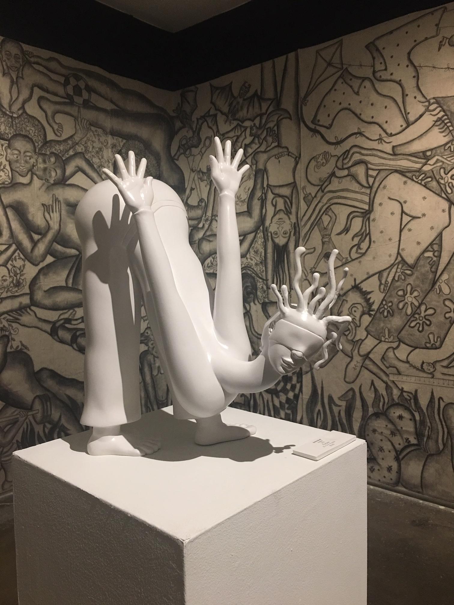 ""Untitled", Glasfaser - Figurative Skulptur