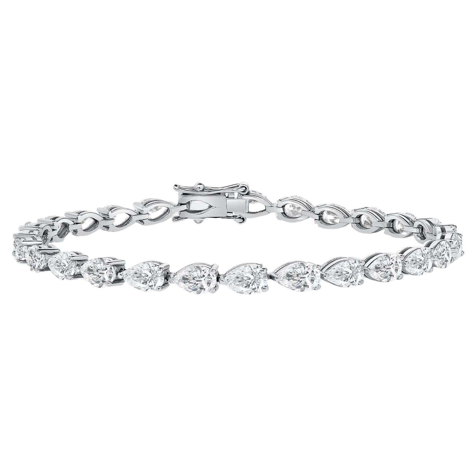 Tennisarmband aus 18 Karat Weißgold mit birnenförmigem Diamanten