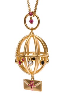 Collana a catena con granato Ammanii e charms in oro vermeil