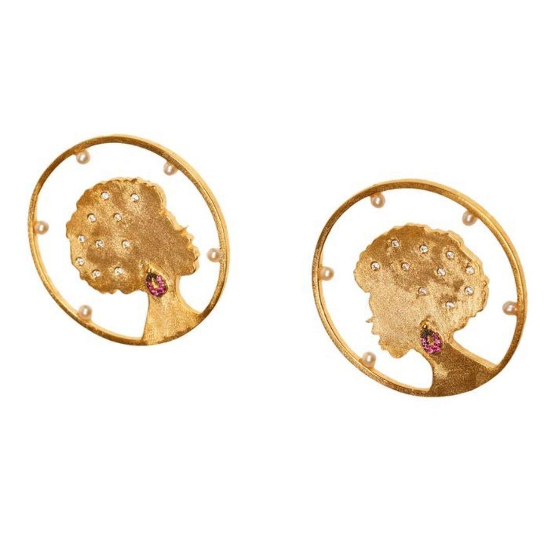 Contemporary Ammanii Hoop Earrings with Freshwater Pearls in Vermeil Gold For Sale
