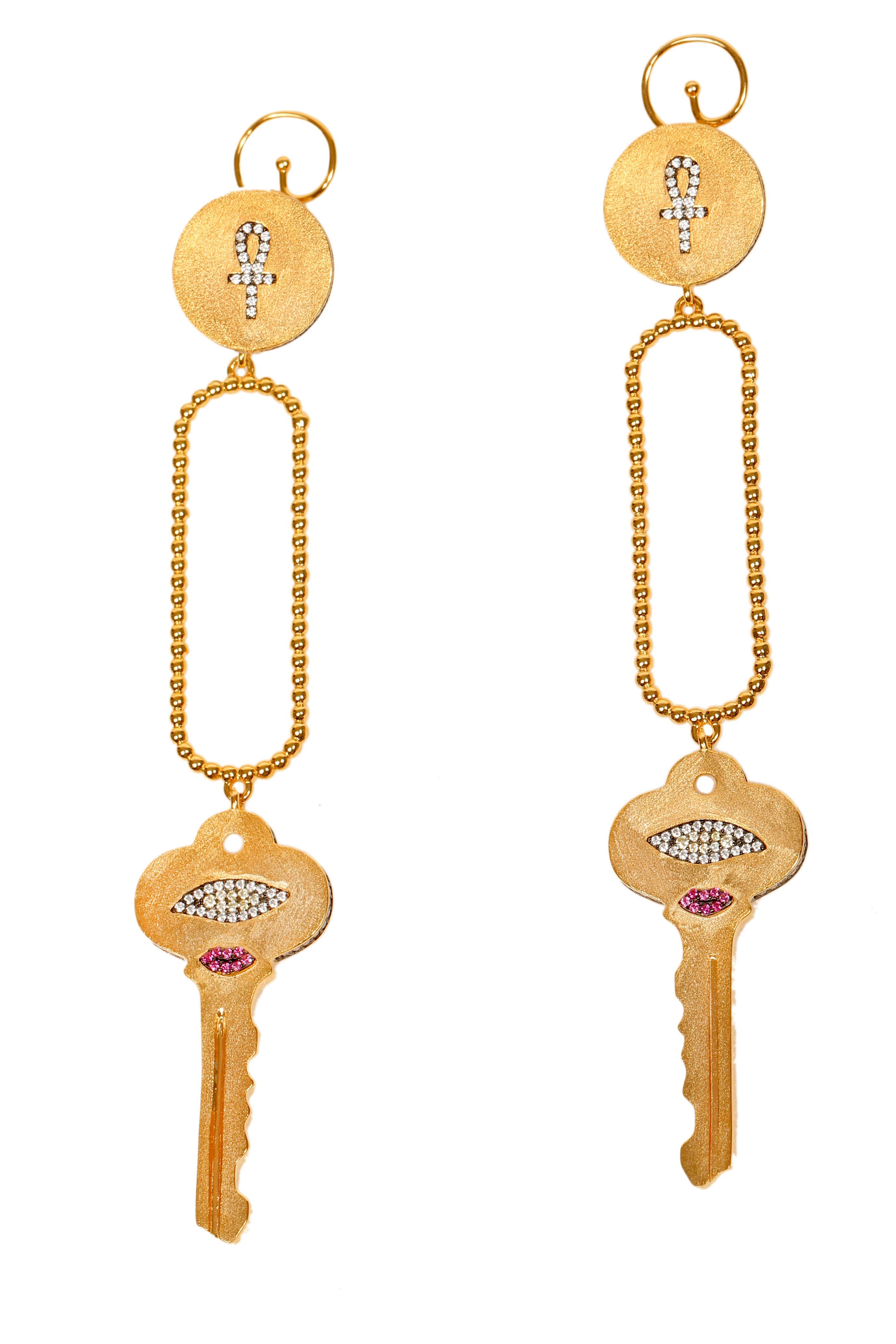 Boucles d'oreilles à clé Ammanii en or vermeil avec œil maléfique et ankh en zircon en vente